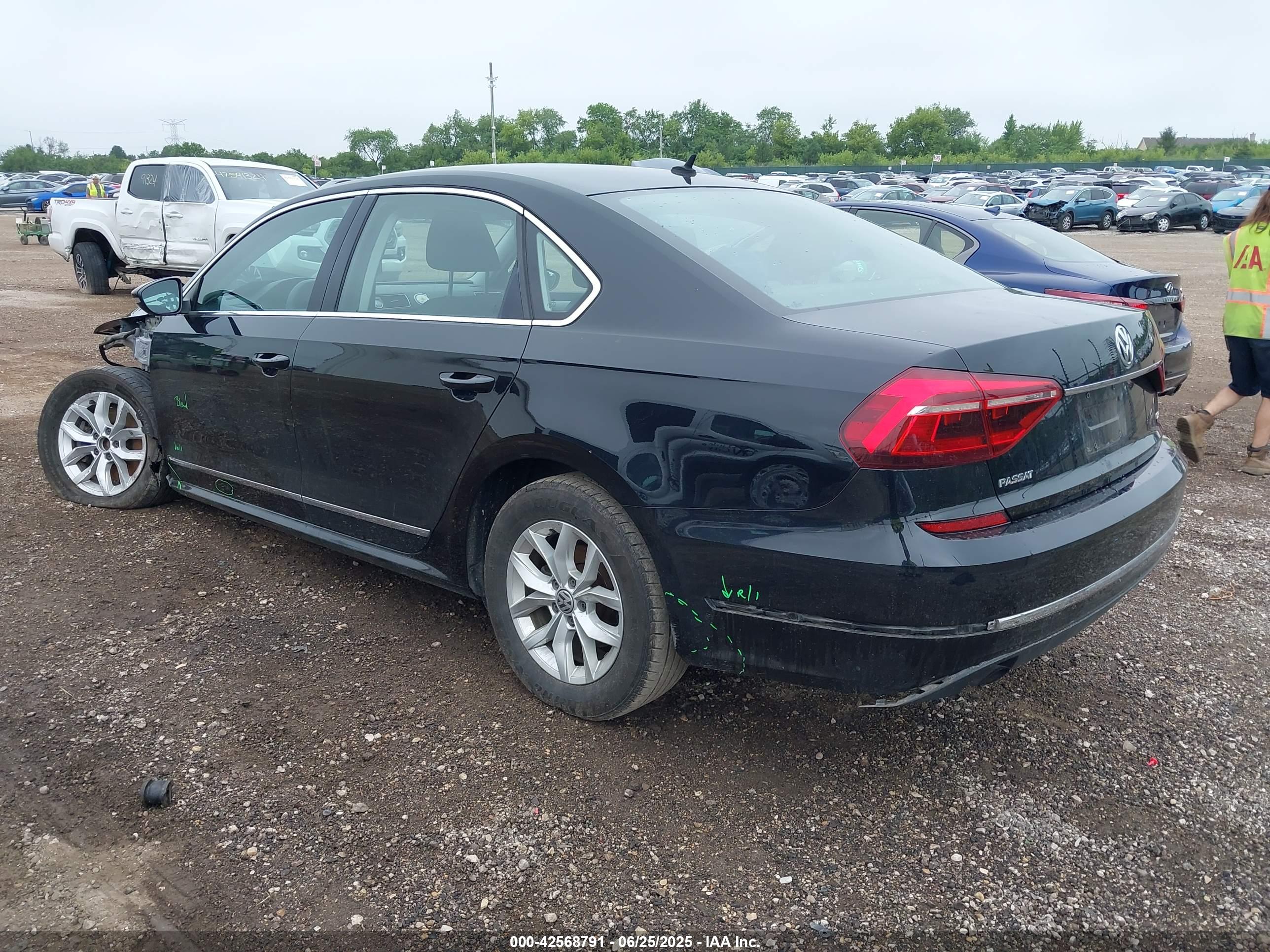 VOLKSWAGEN PASSAT image 3