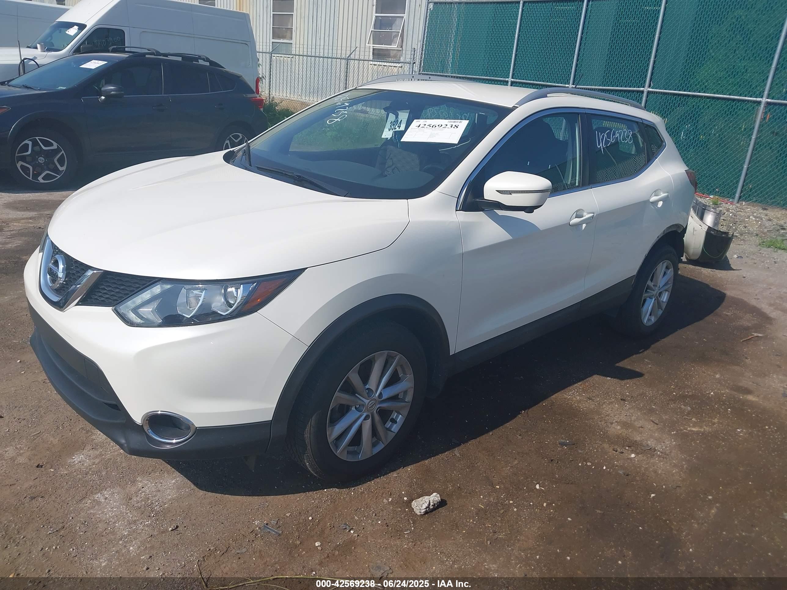 NISSAN ROGUE image 2