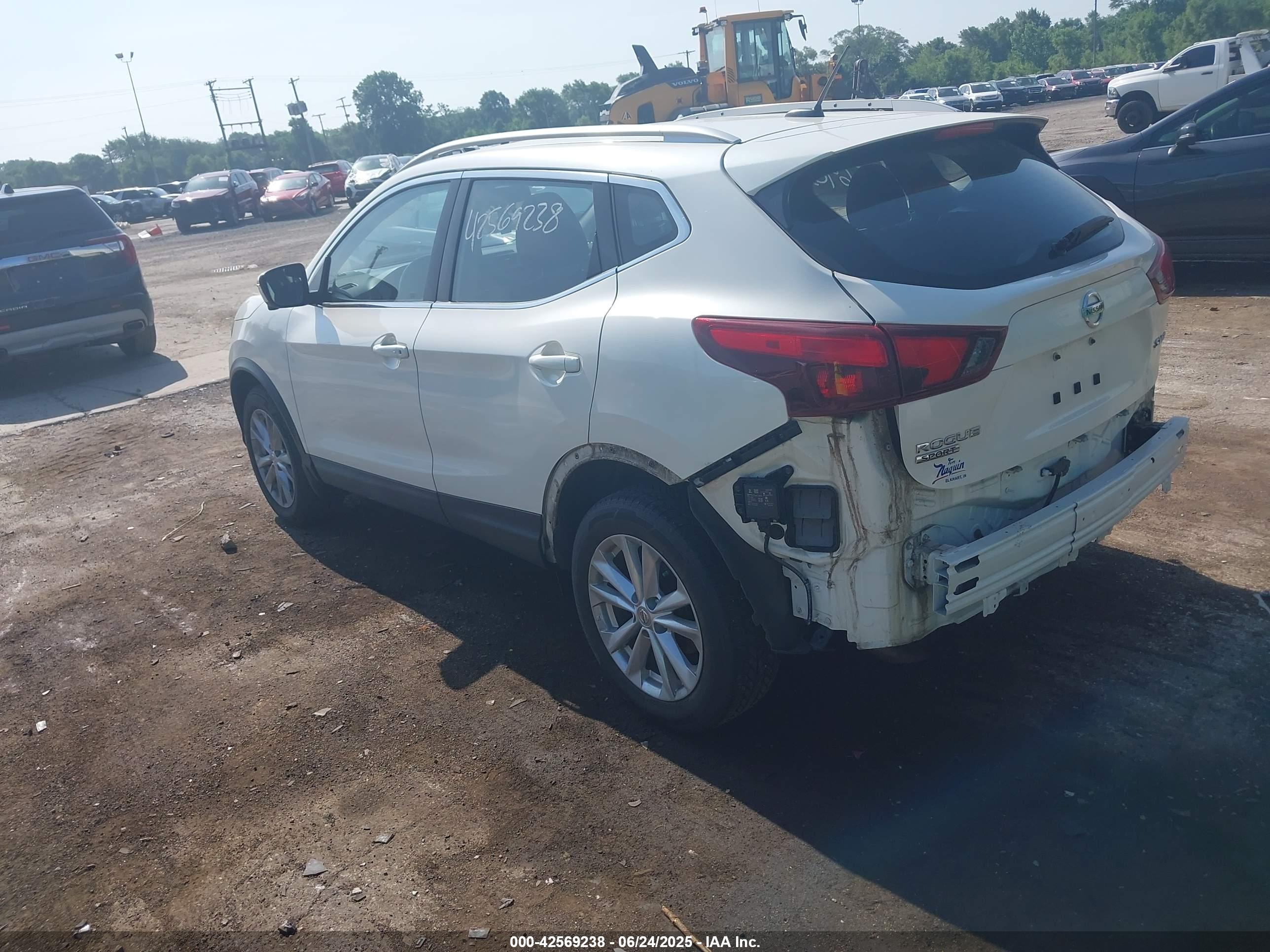 NISSAN ROGUE image 3