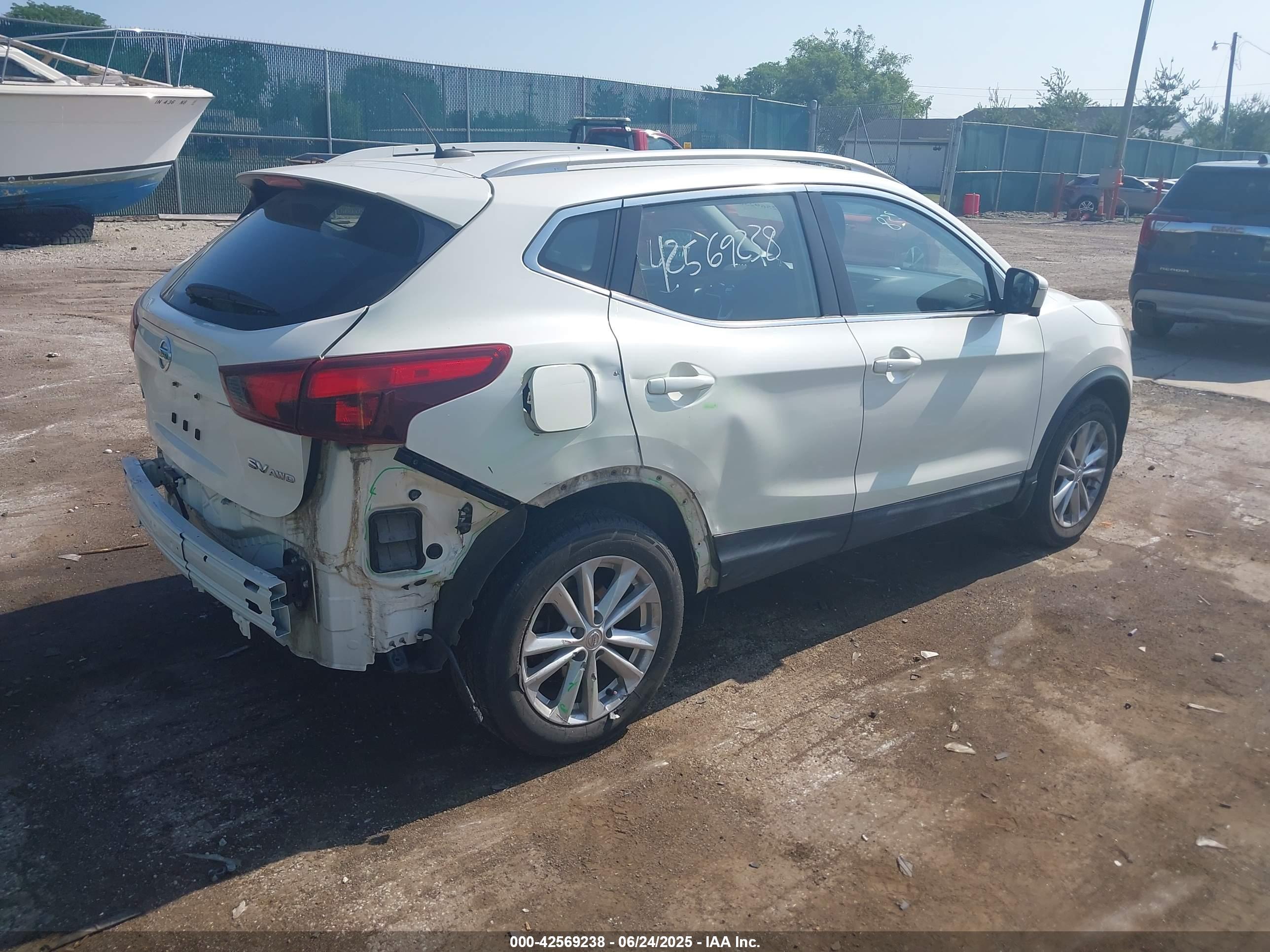 NISSAN ROGUE image 4