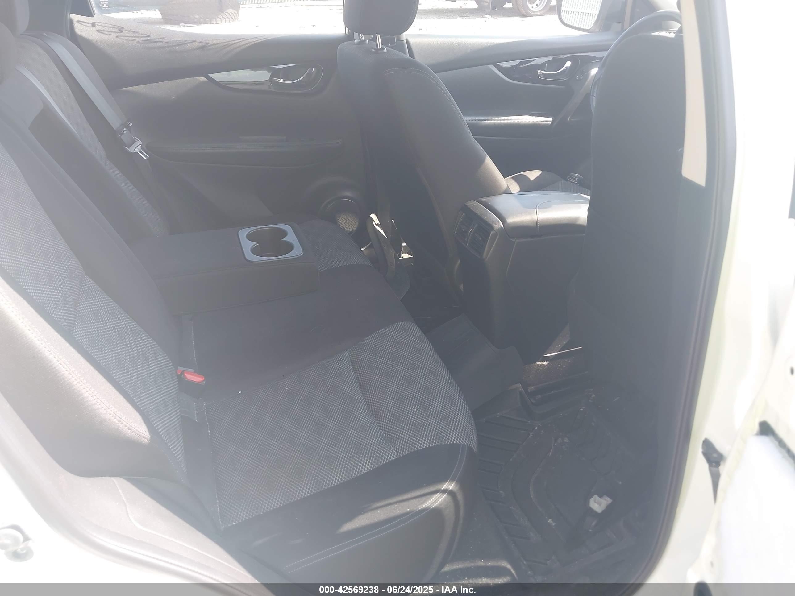 NISSAN ROGUE image 8