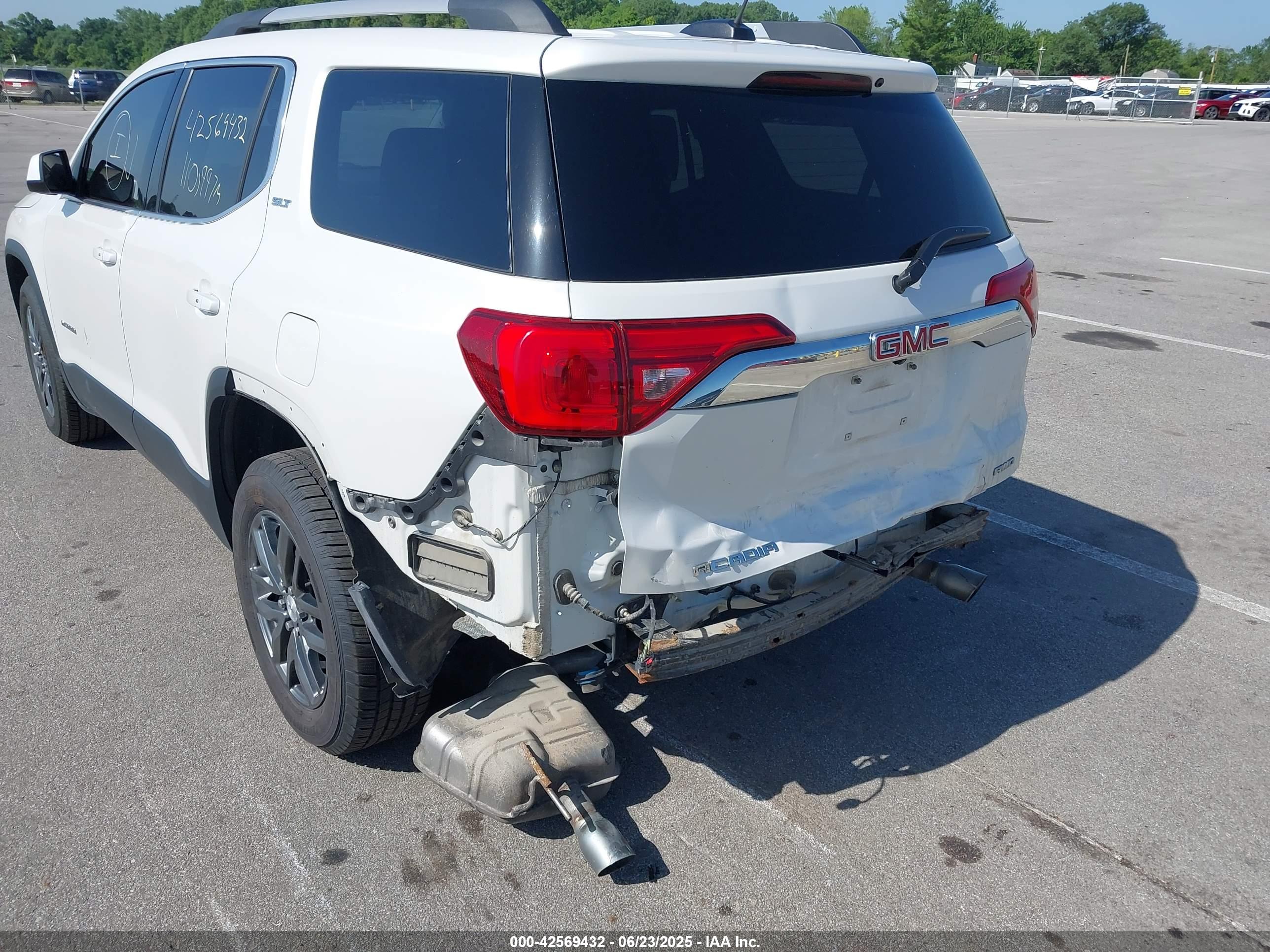 GMC ACADIA image 6