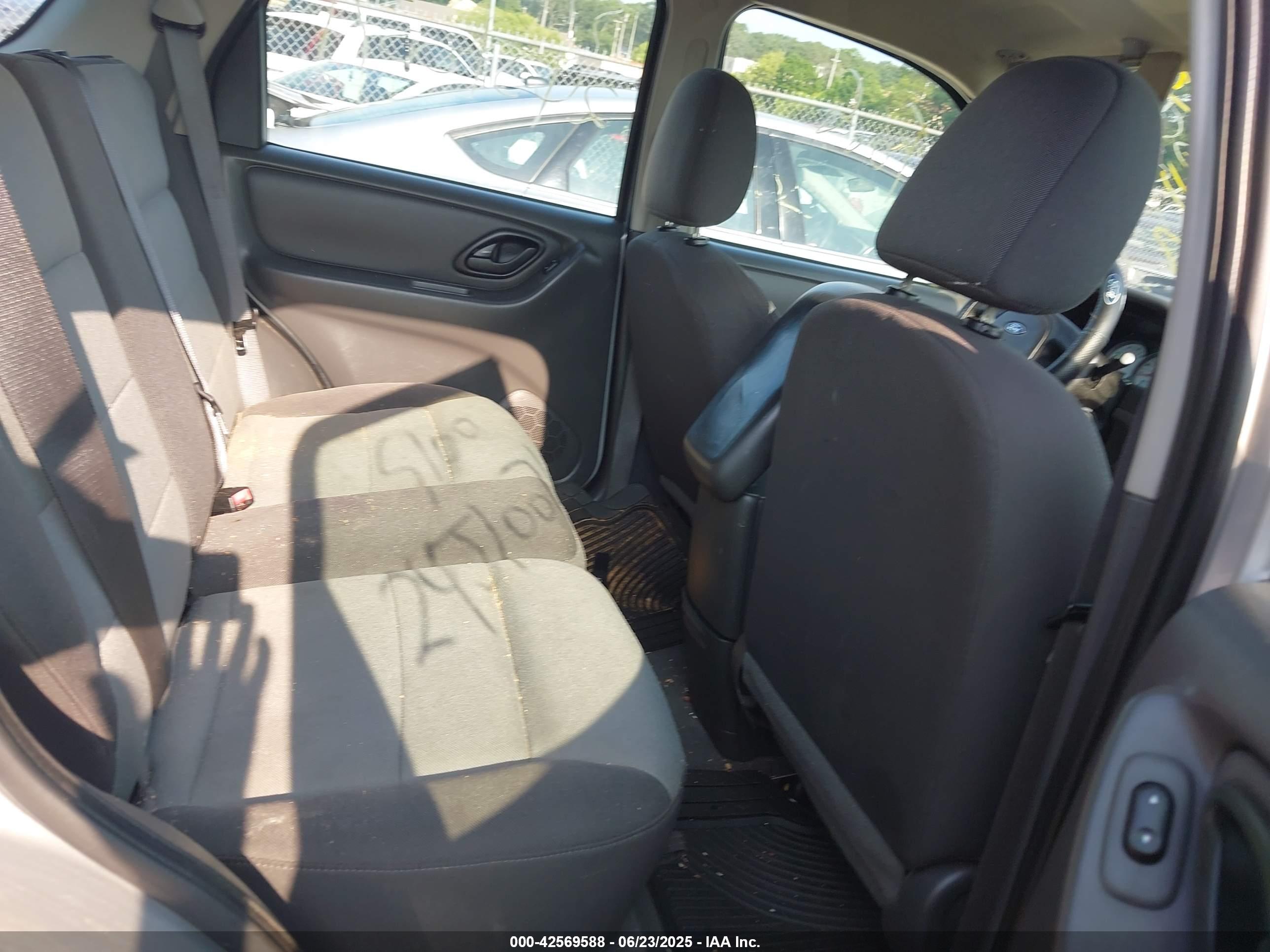 FORD ESCAPE image 8