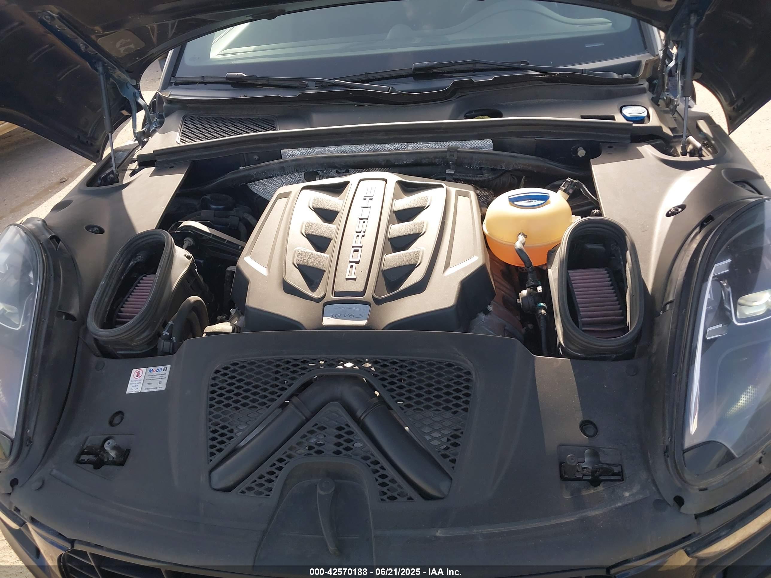 PORSCHE MACAN image 10