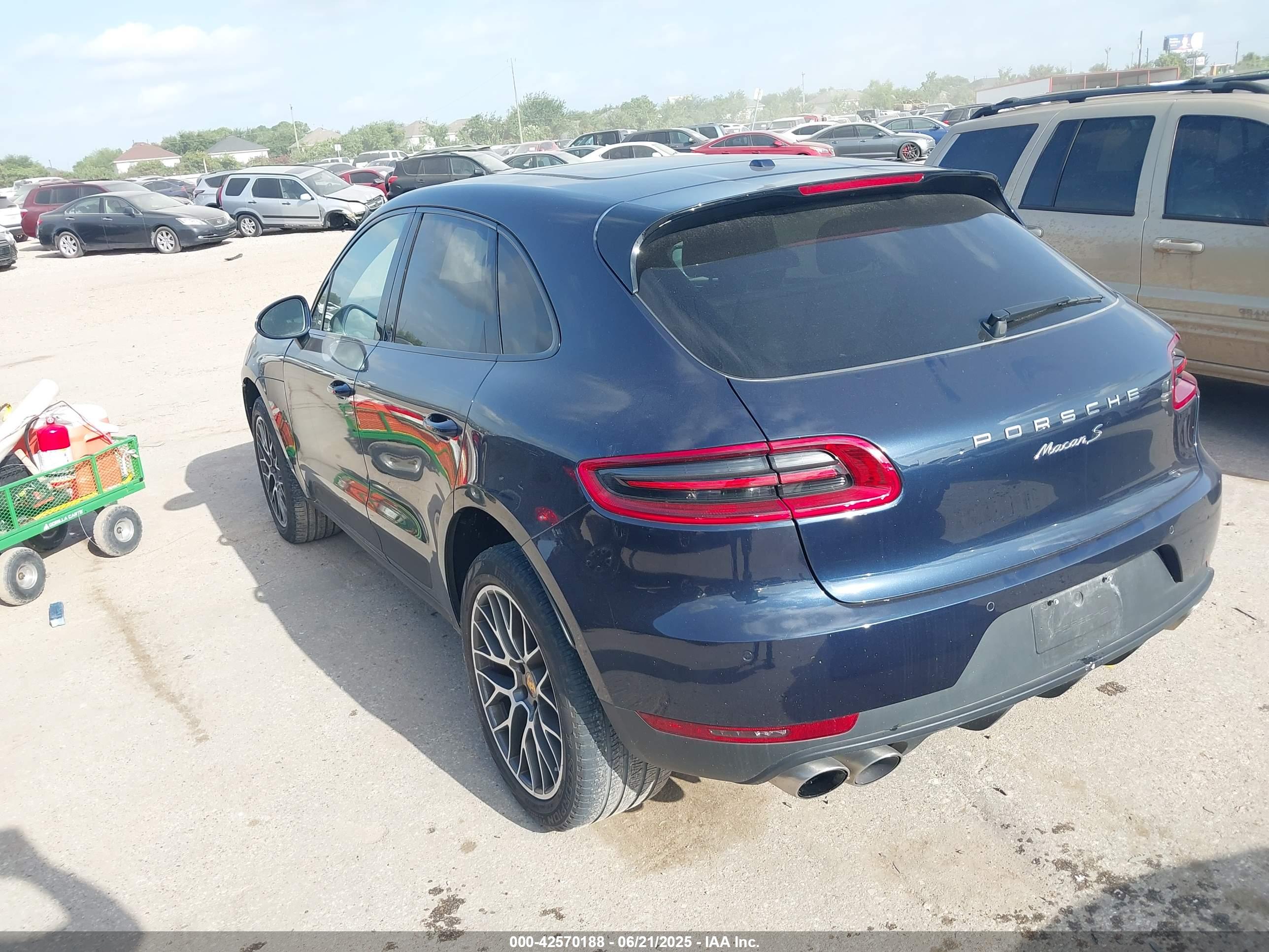 PORSCHE MACAN image 3