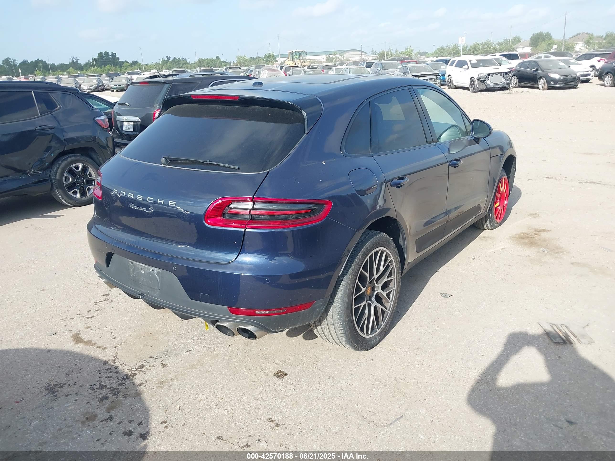 PORSCHE MACAN image 4