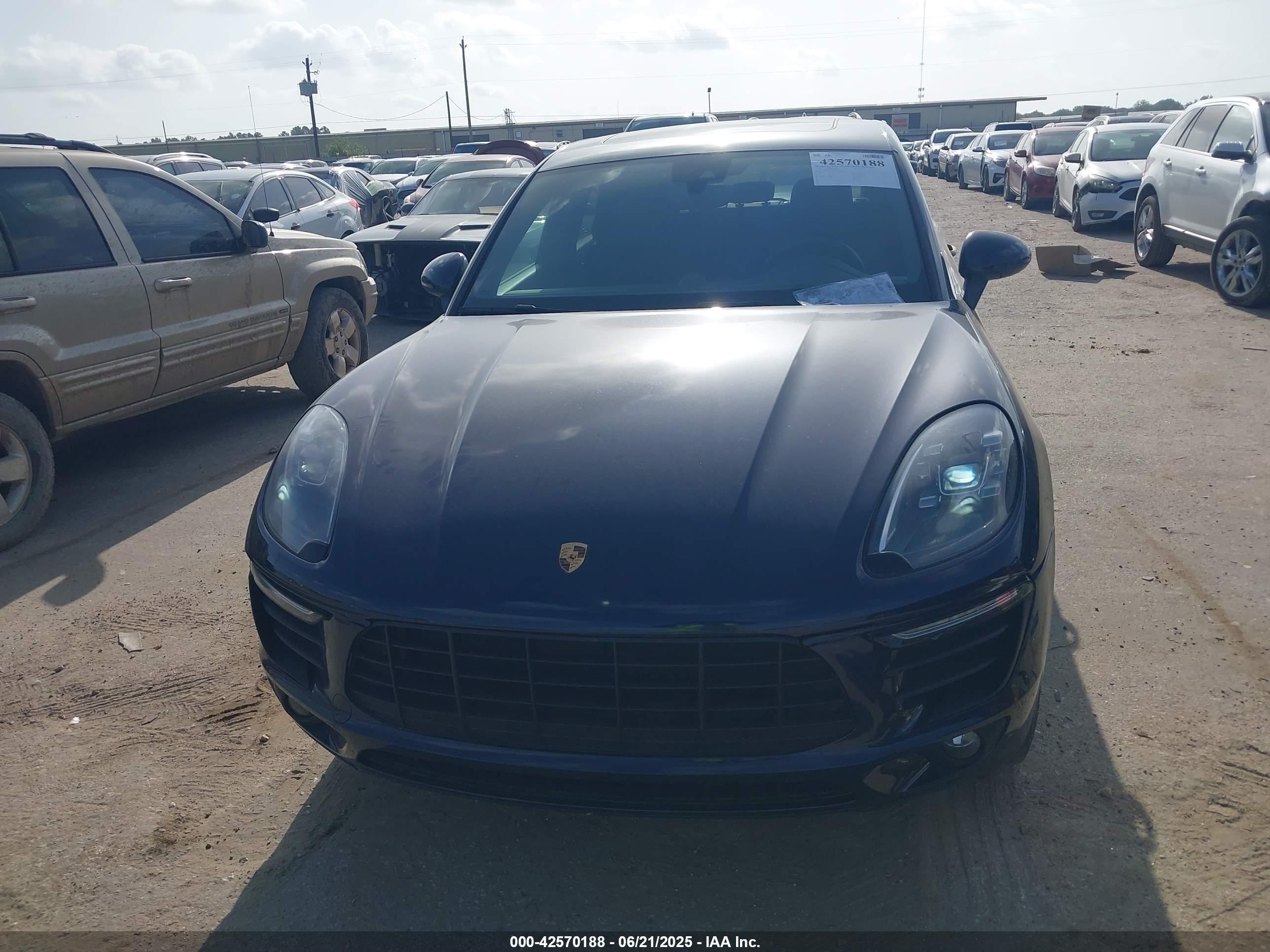 PORSCHE MACAN image 6