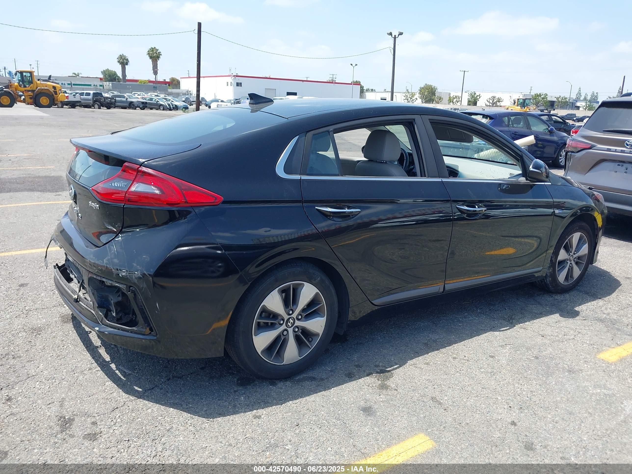 HYUNDAI IONIQ image 4