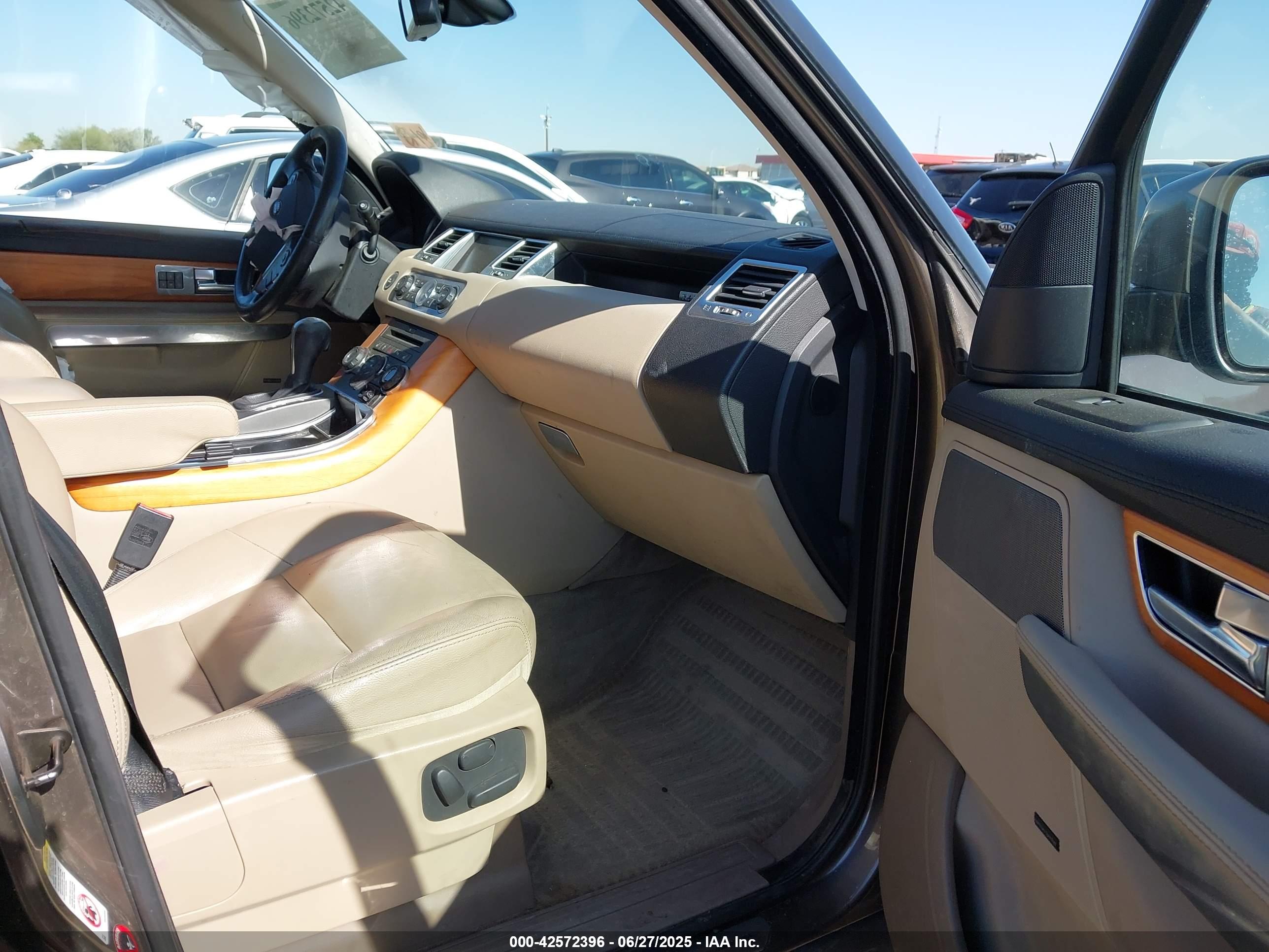 LAND ROVER image 5