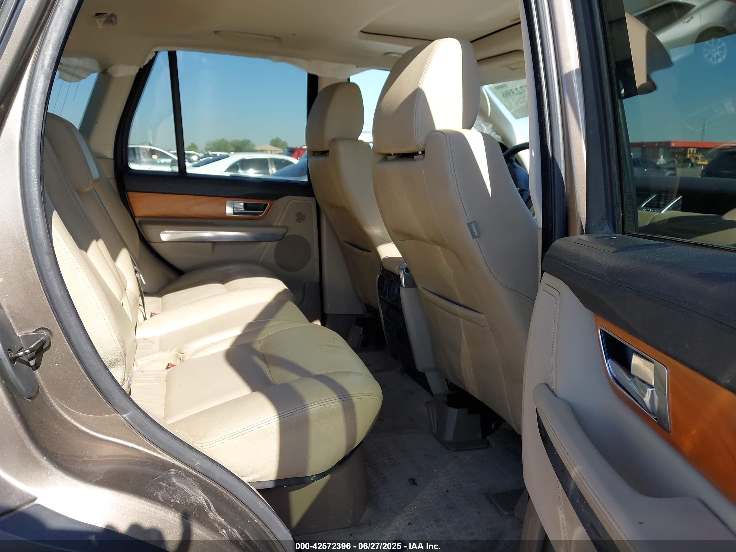 LAND ROVER image 8