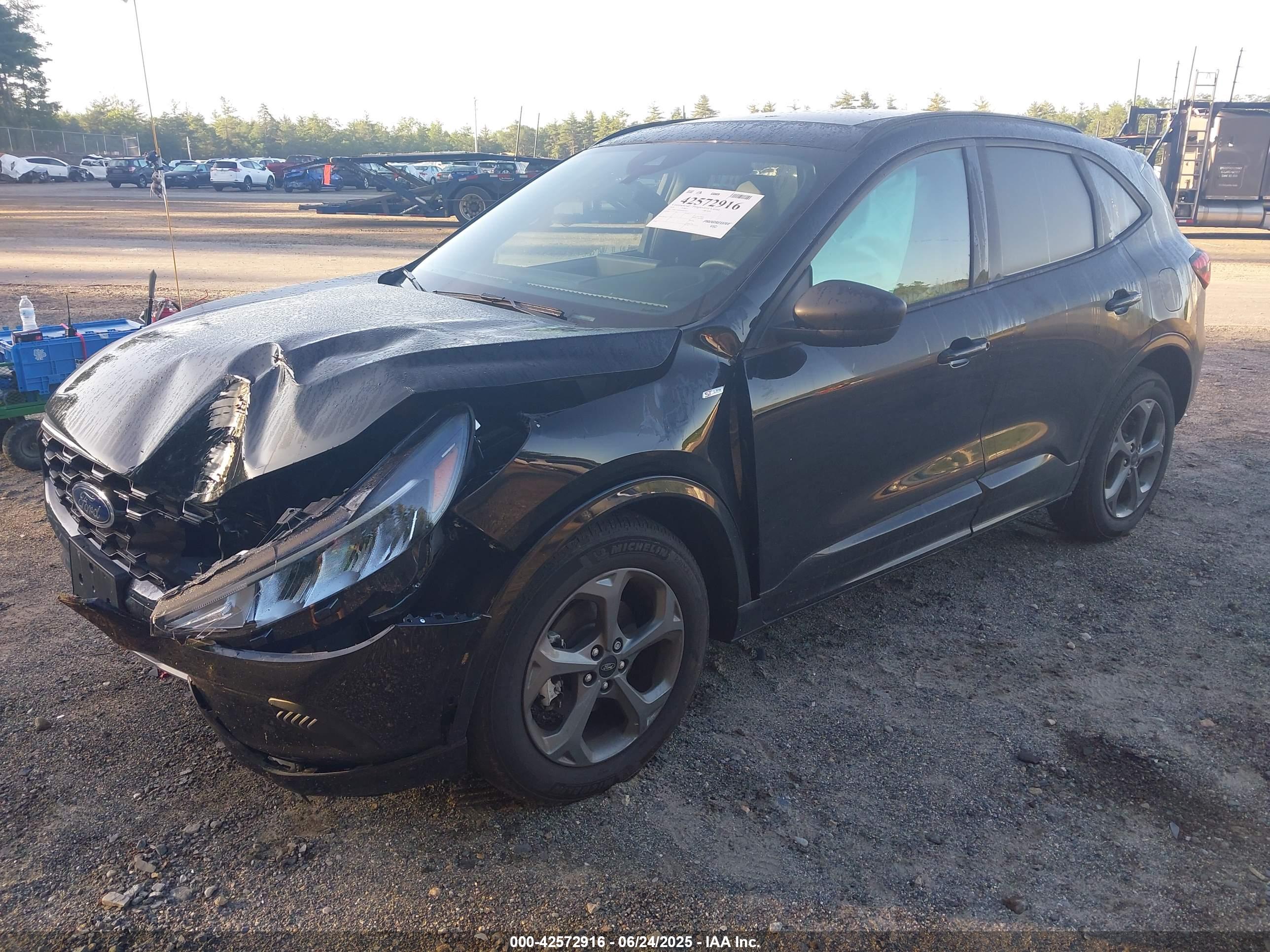 FORD ESCAPE image 2
