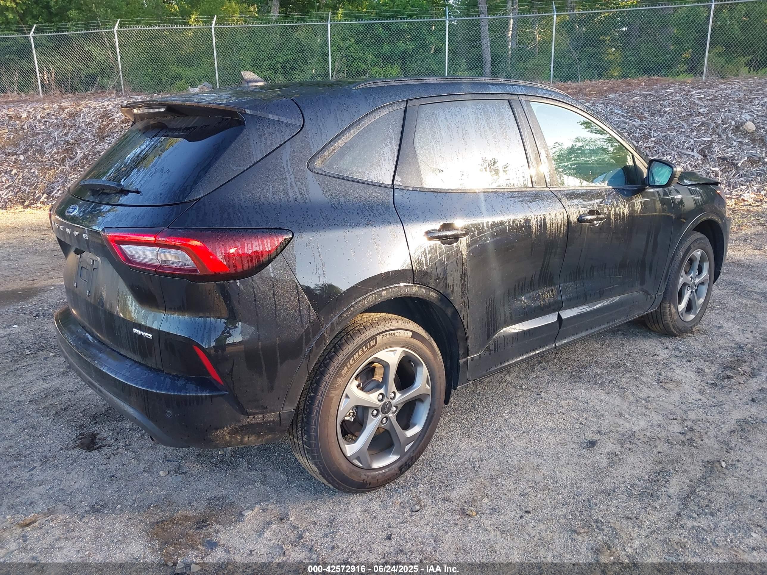 FORD ESCAPE image 4