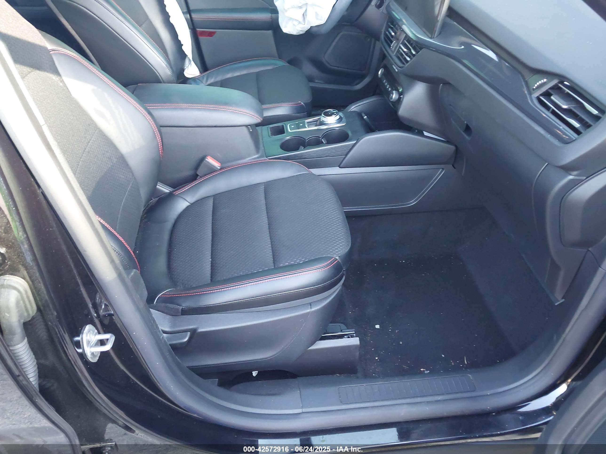 FORD ESCAPE image 5