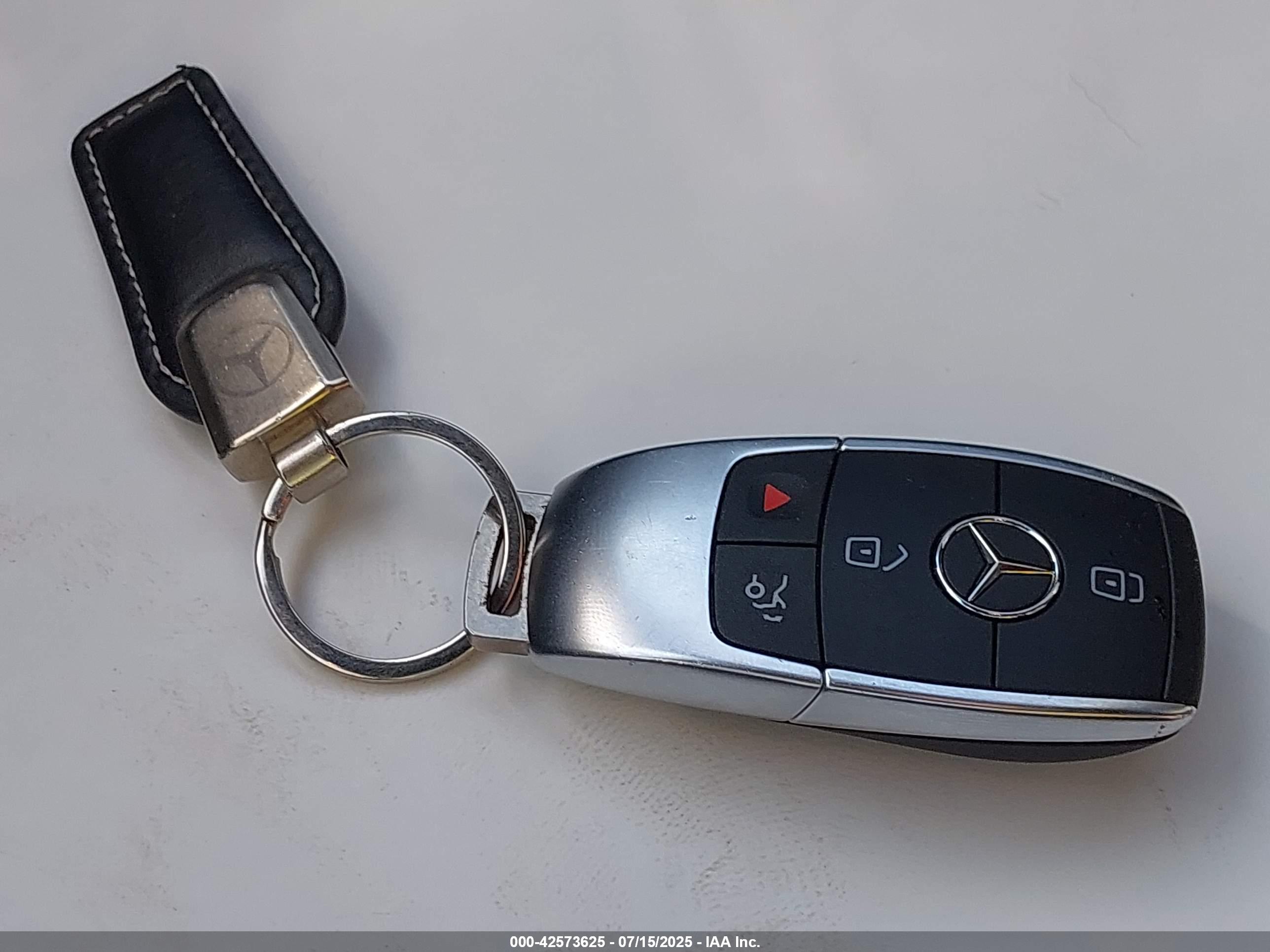 MERCEDES-BENZ GLC image 11