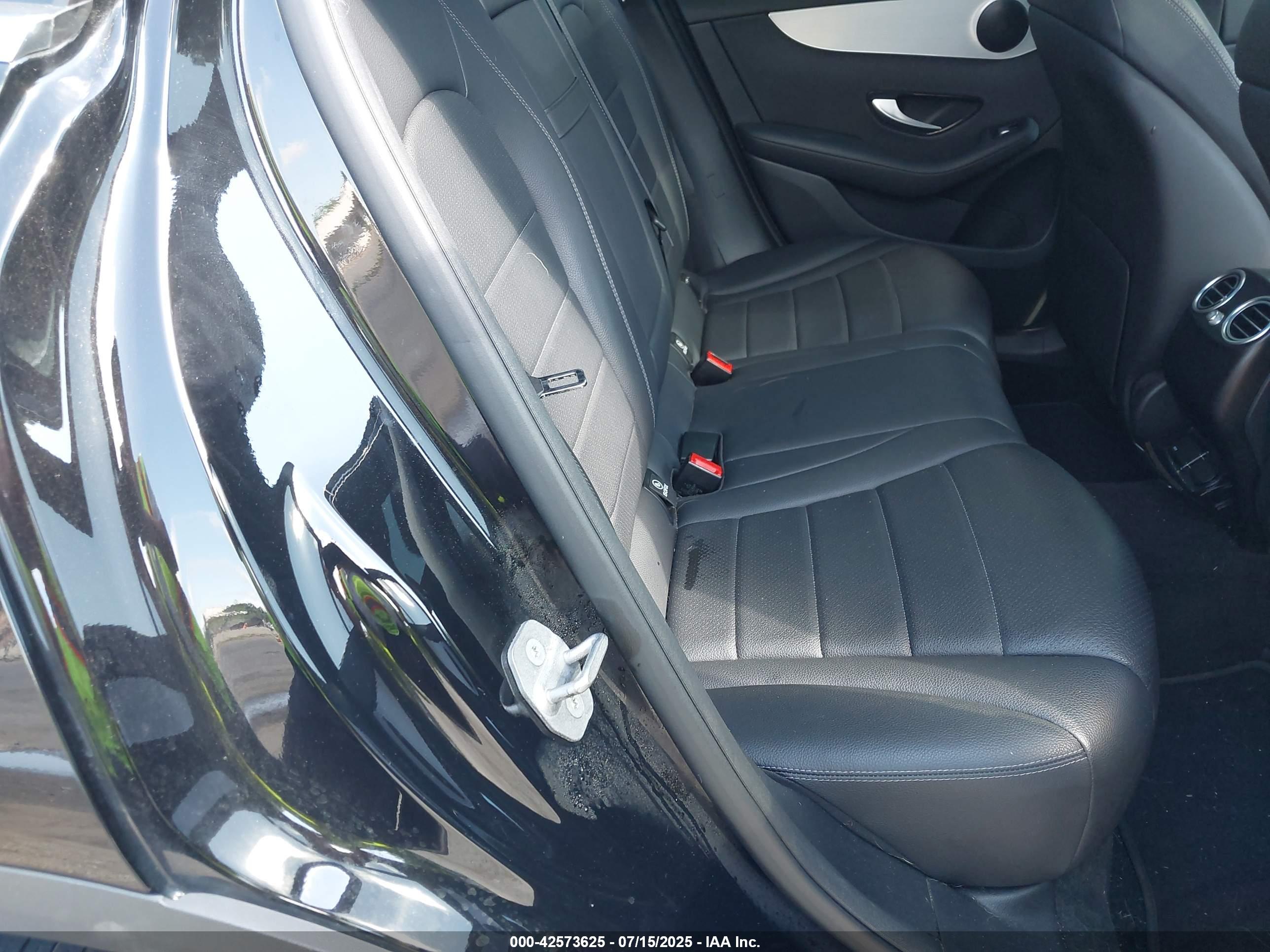 MERCEDES-BENZ GLC image 8