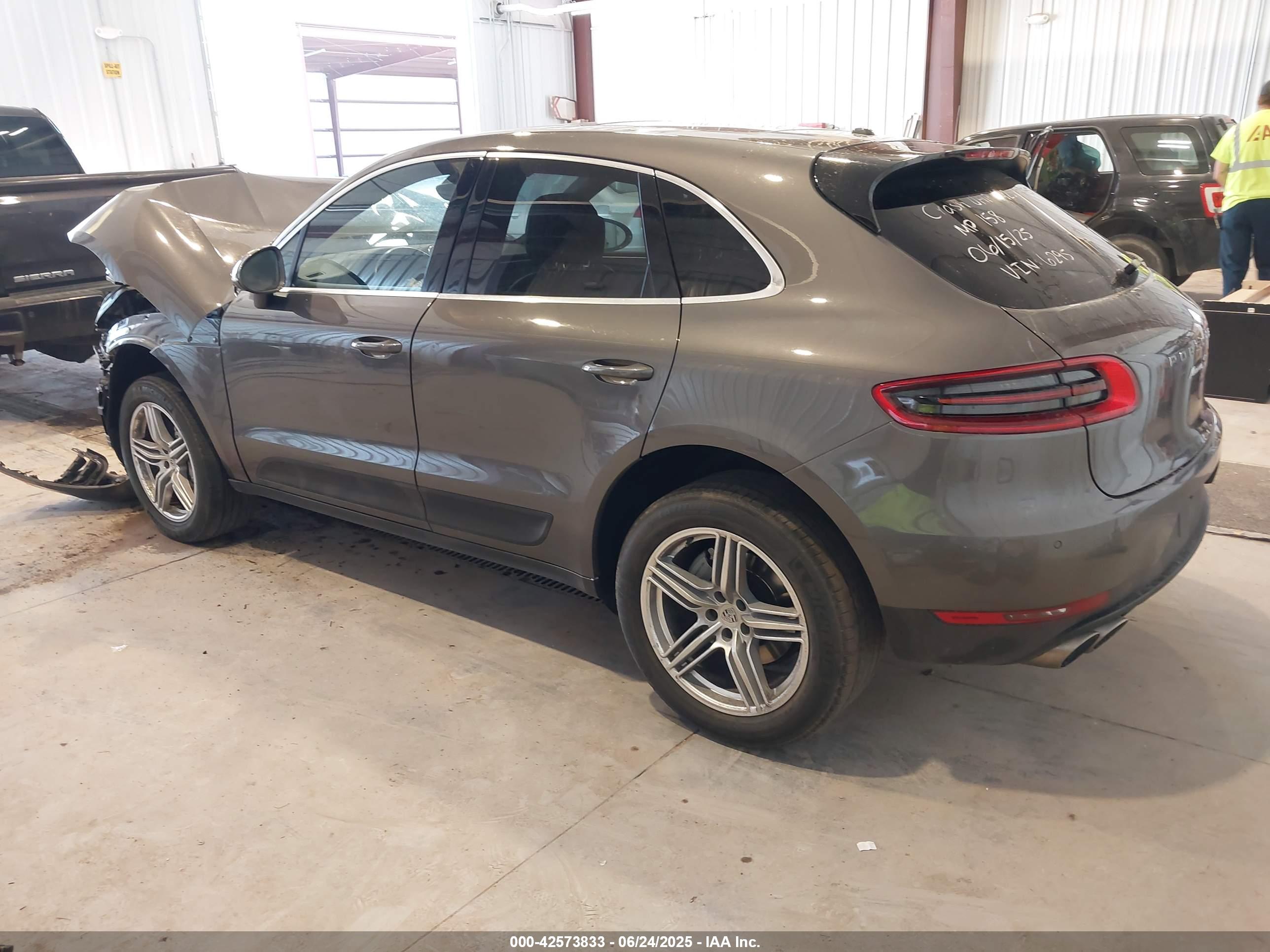 PORSCHE MACAN image 3