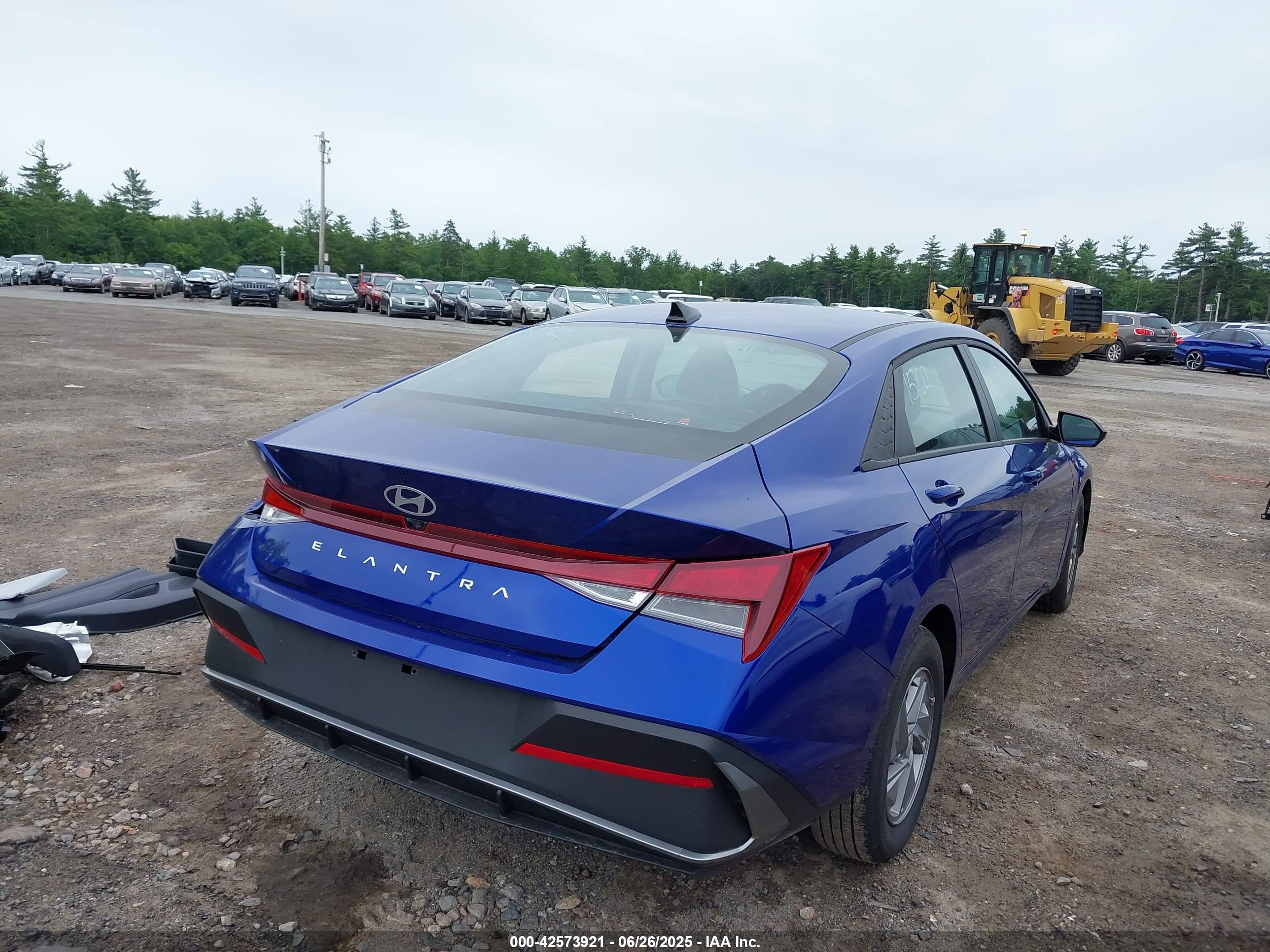 HYUNDAI ELANTRA image 4