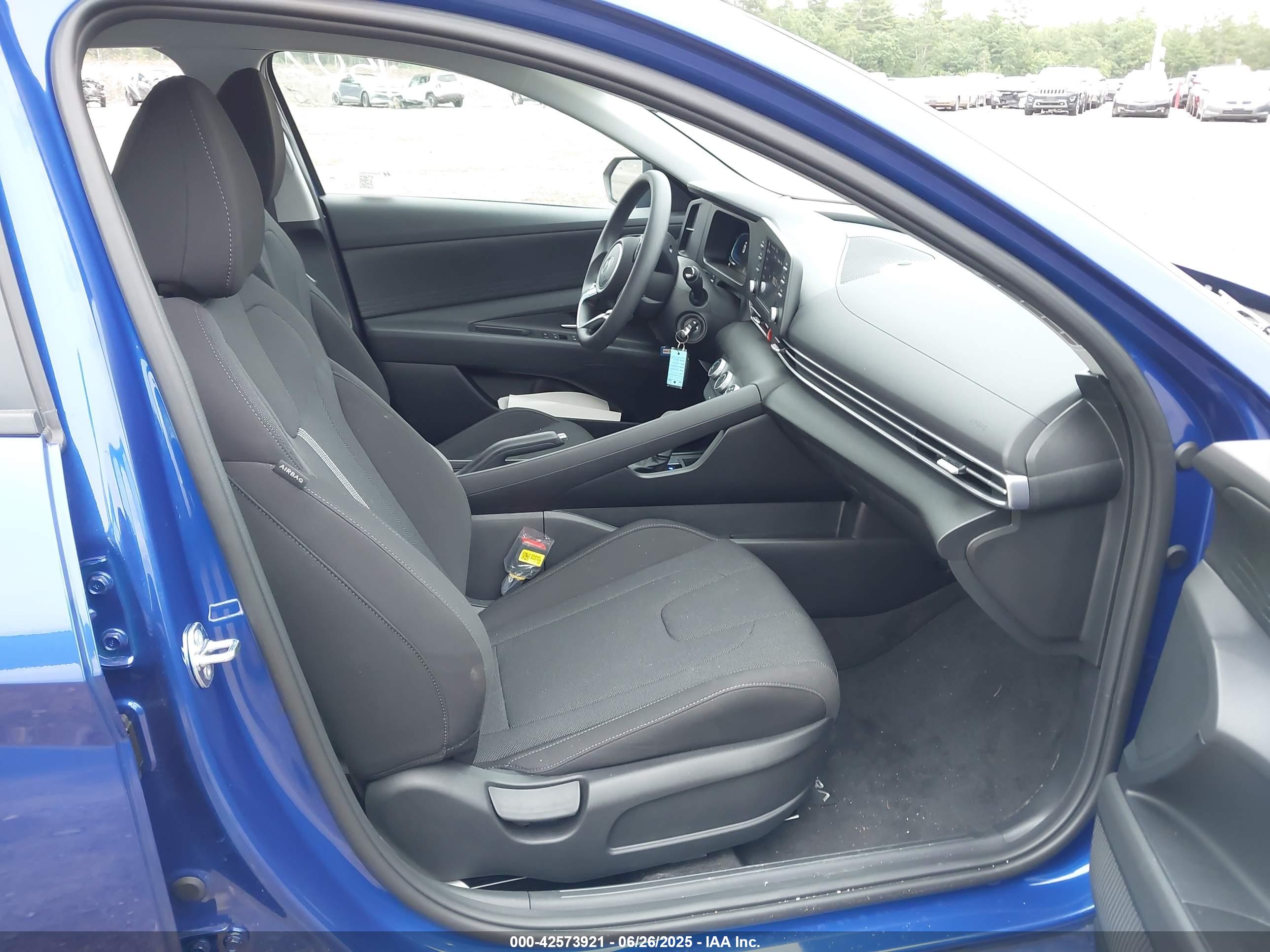 HYUNDAI ELANTRA image 5