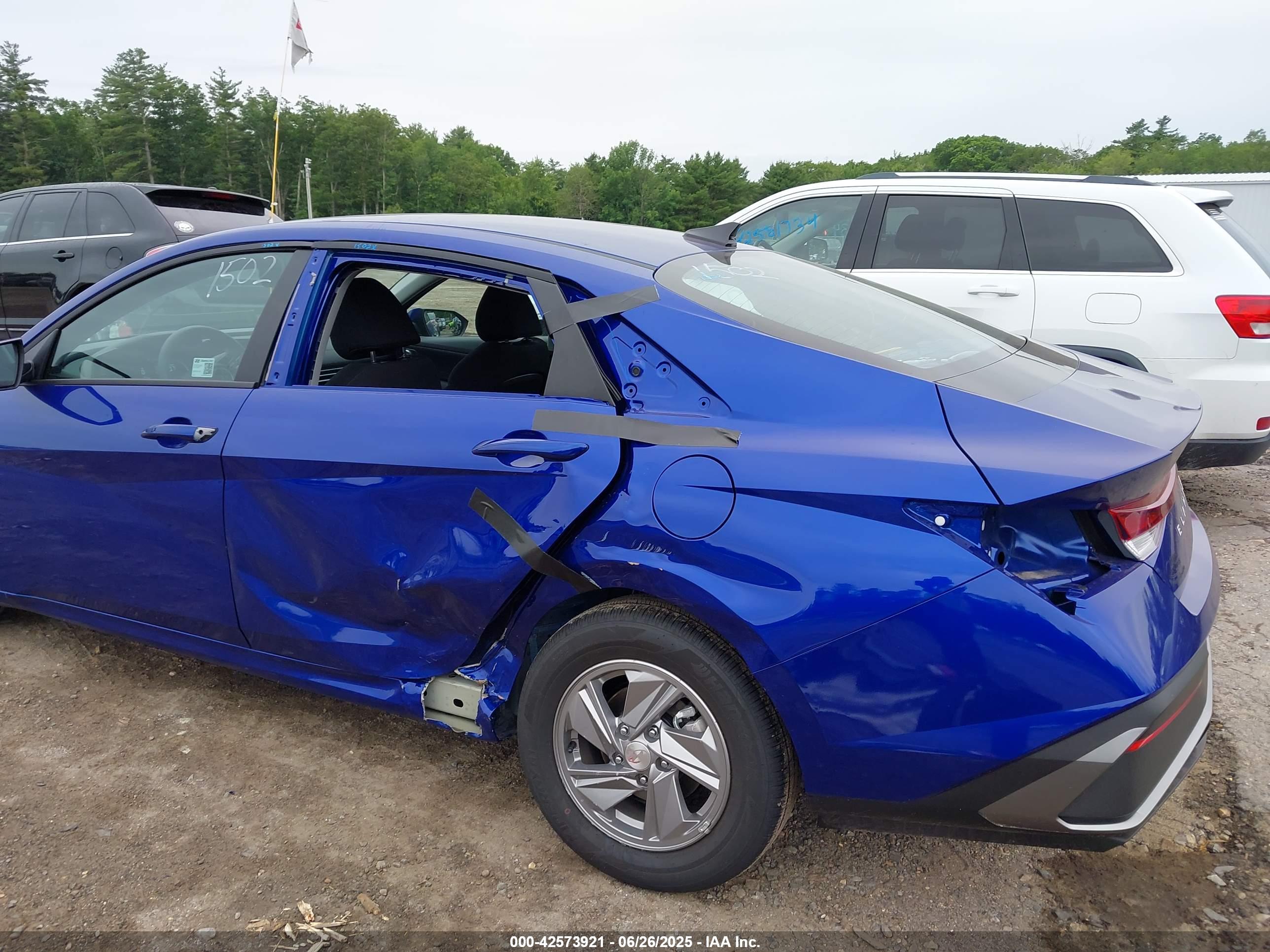 HYUNDAI ELANTRA image 6