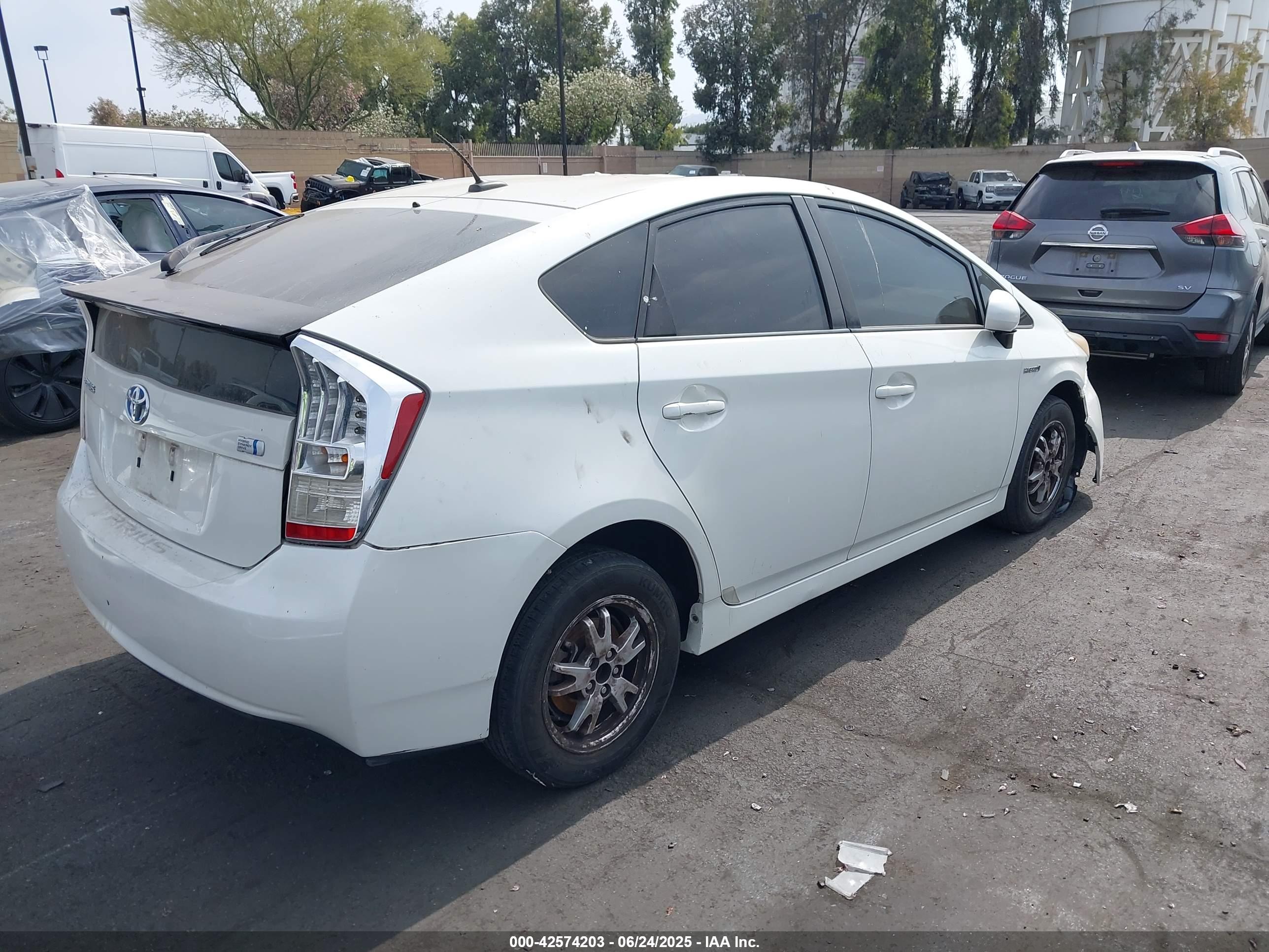 TOYOTA PRIUS image 4
