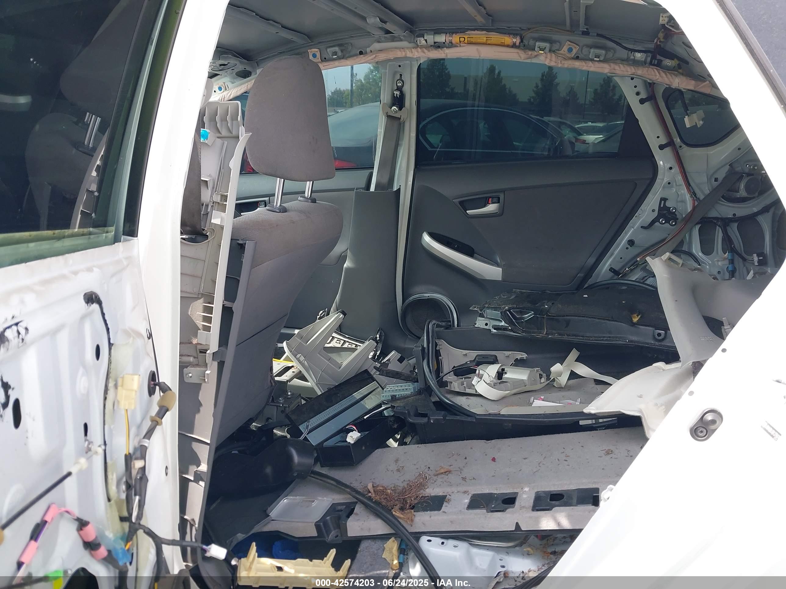 TOYOTA PRIUS image 8