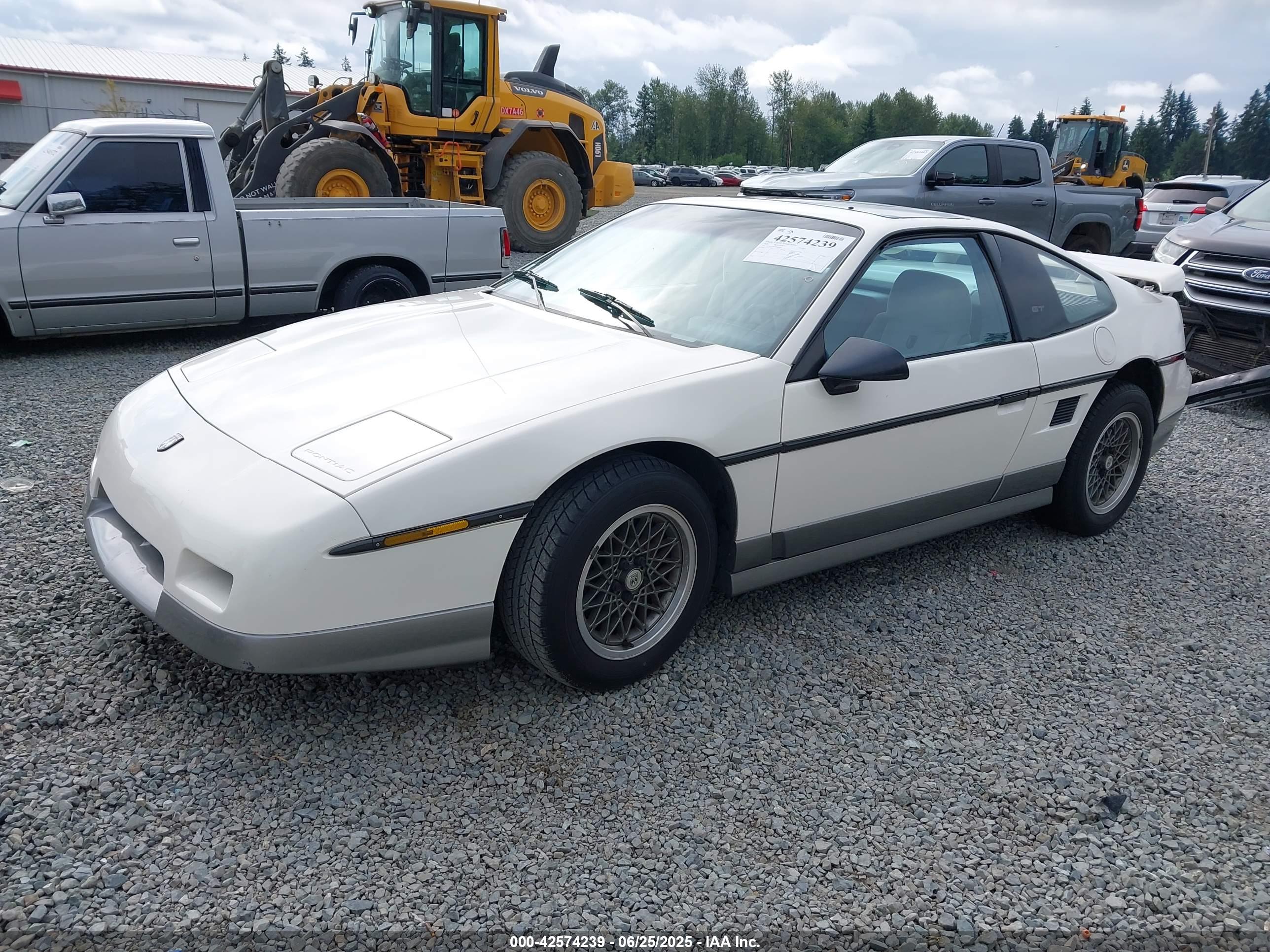 PONTIAC FIERO image 2