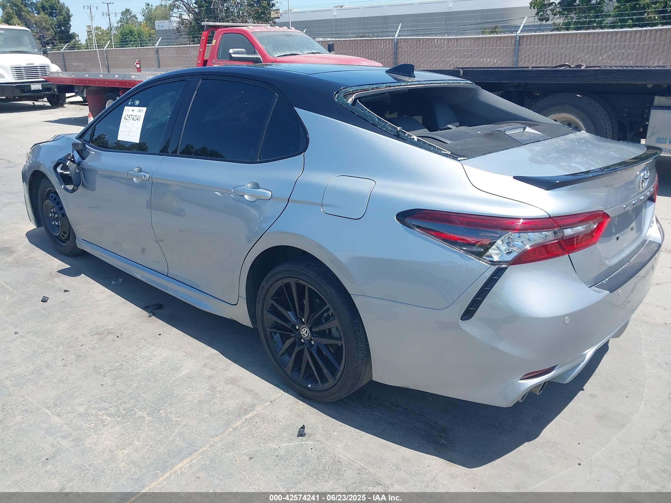 TOYOTA CAMRY image 3
