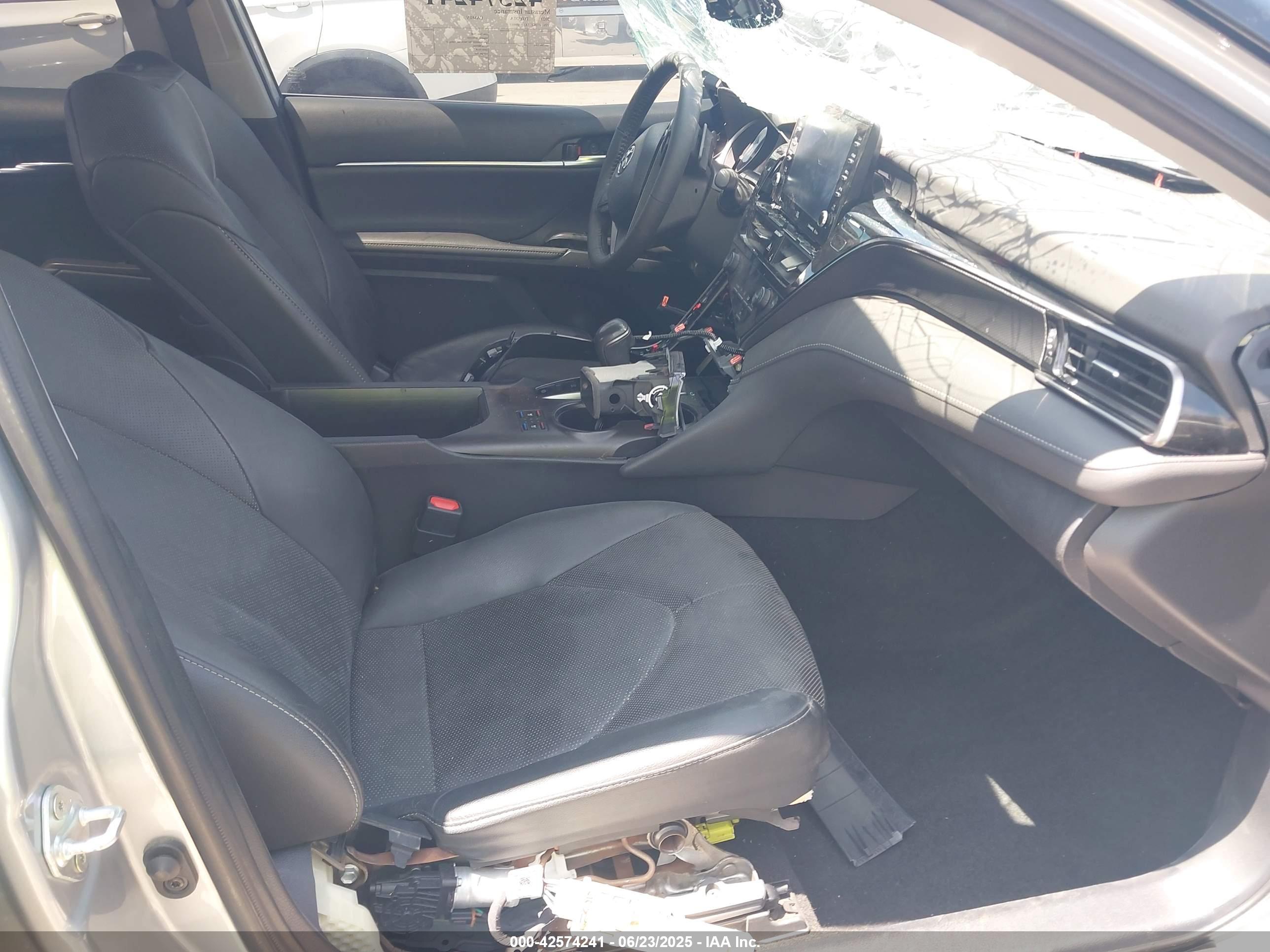 TOYOTA CAMRY image 5