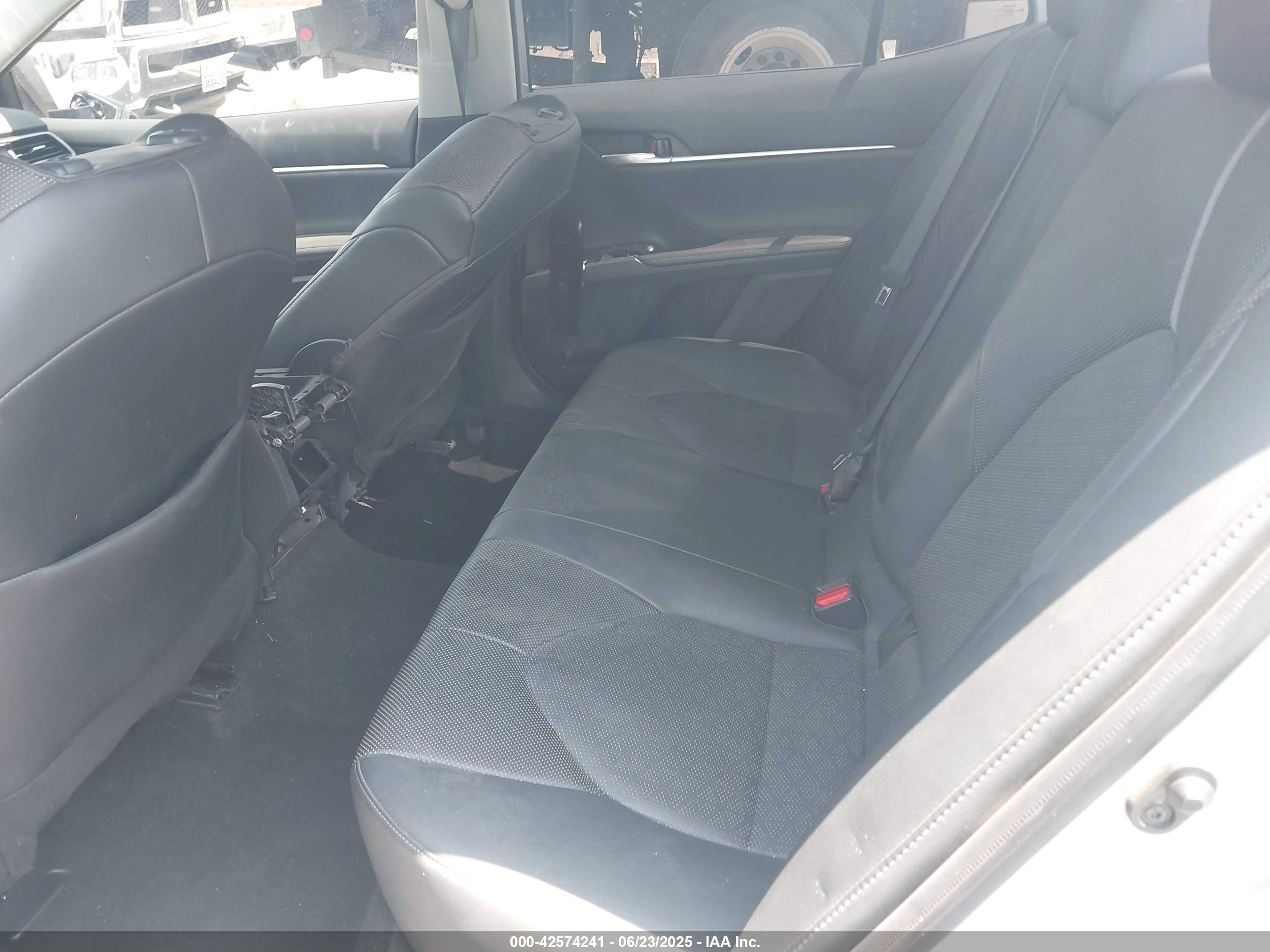 TOYOTA CAMRY image 8