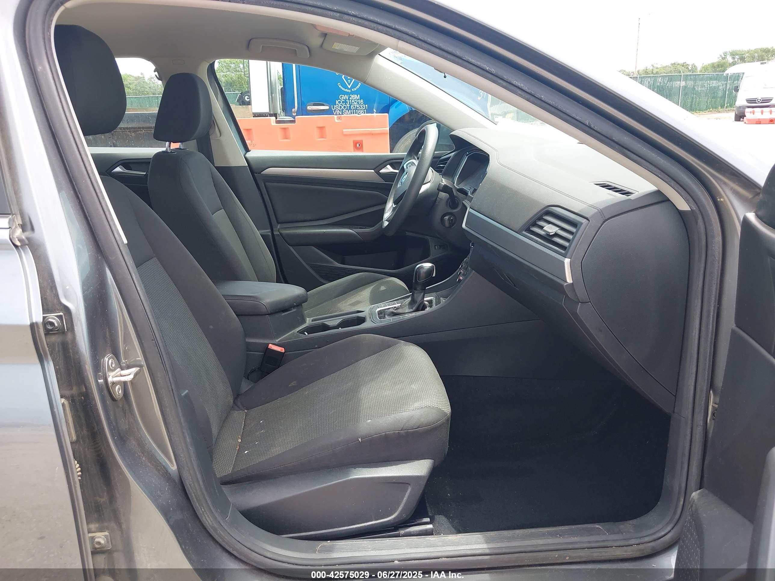 VOLKSWAGEN JETTA image 5