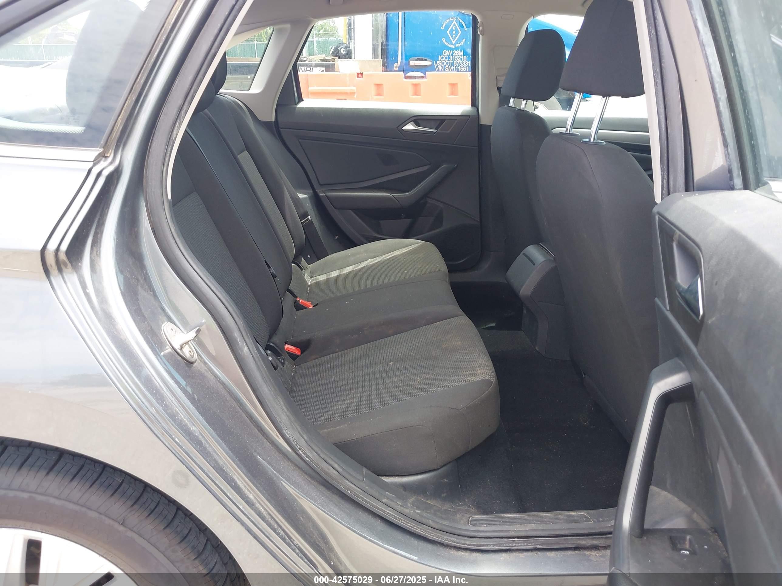 VOLKSWAGEN JETTA image 8