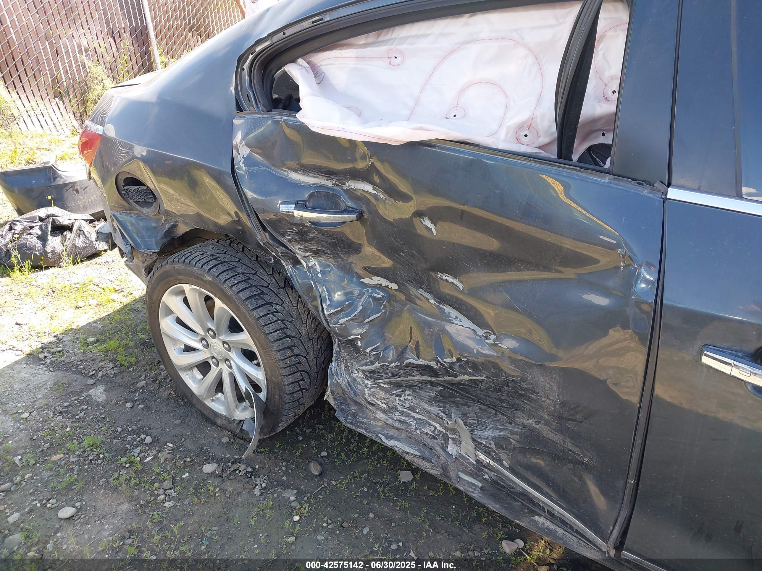 BUICK LACROSSE image 6