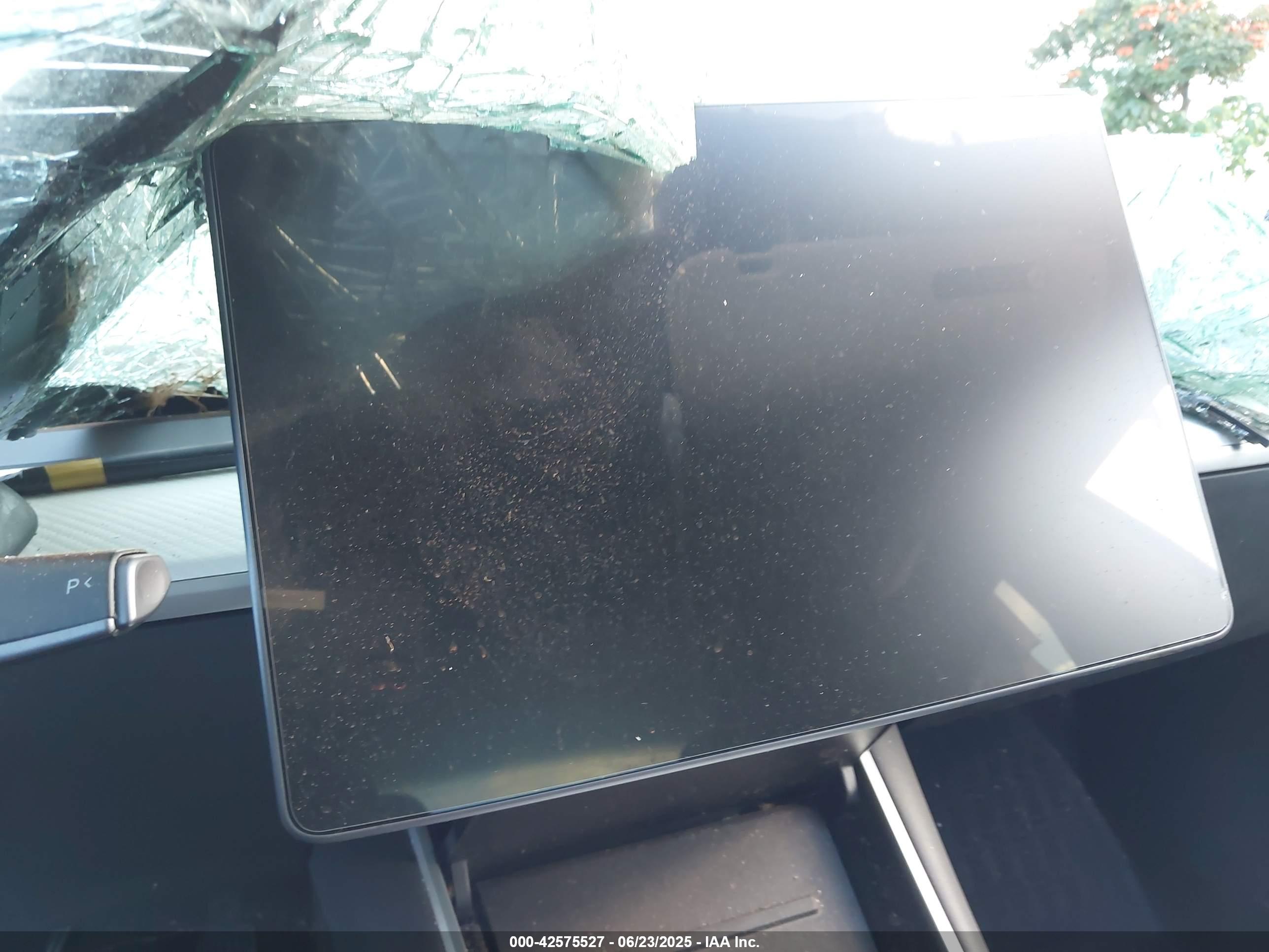 TESLA MODEL image 7
