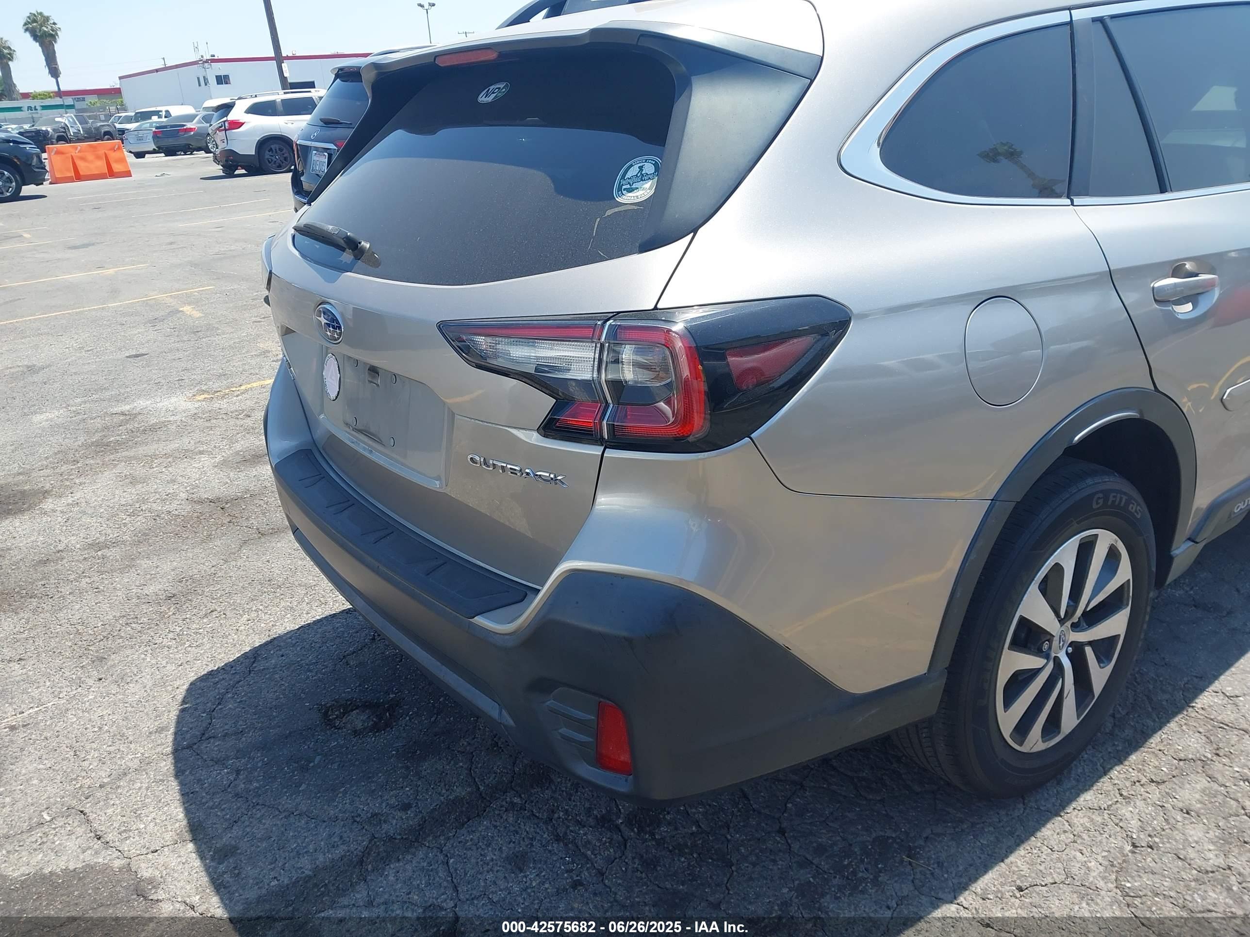 SUBARU OUTBACK image 4