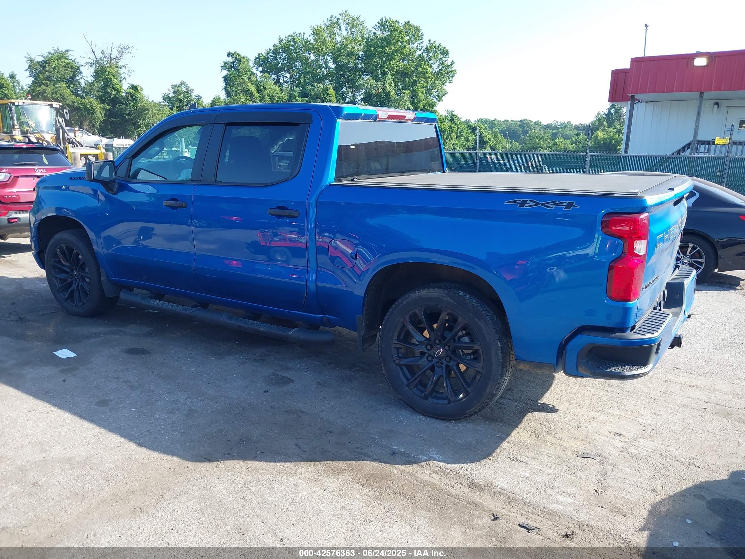 CHEVROLET SILVERADO image 3