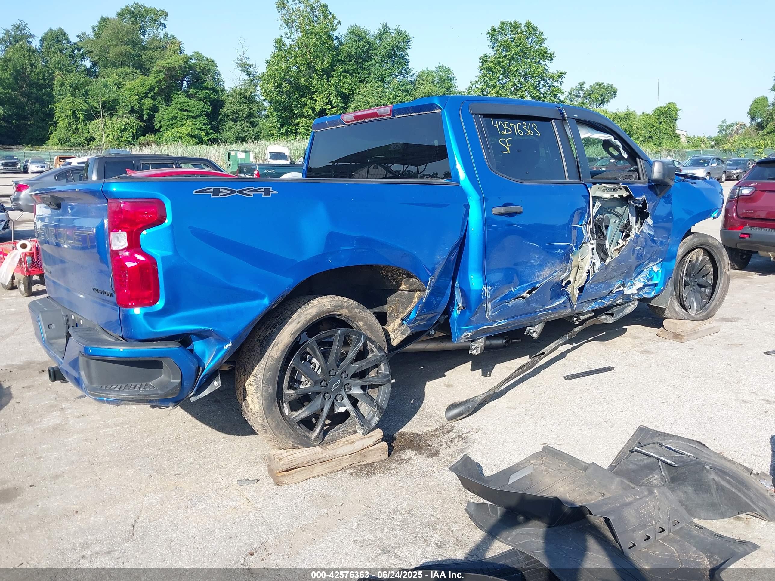 CHEVROLET SILVERADO image 4