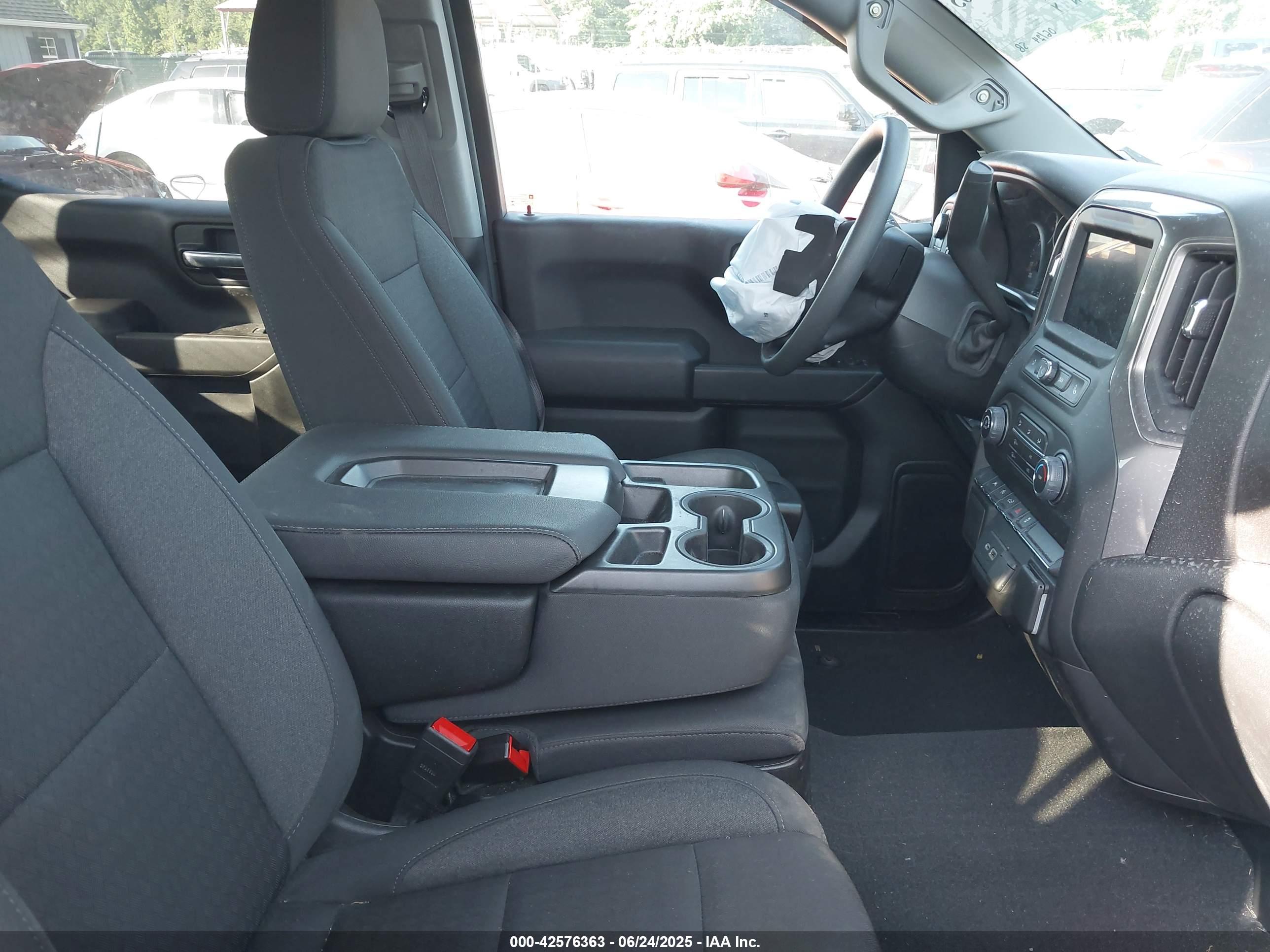 CHEVROLET SILVERADO image 5