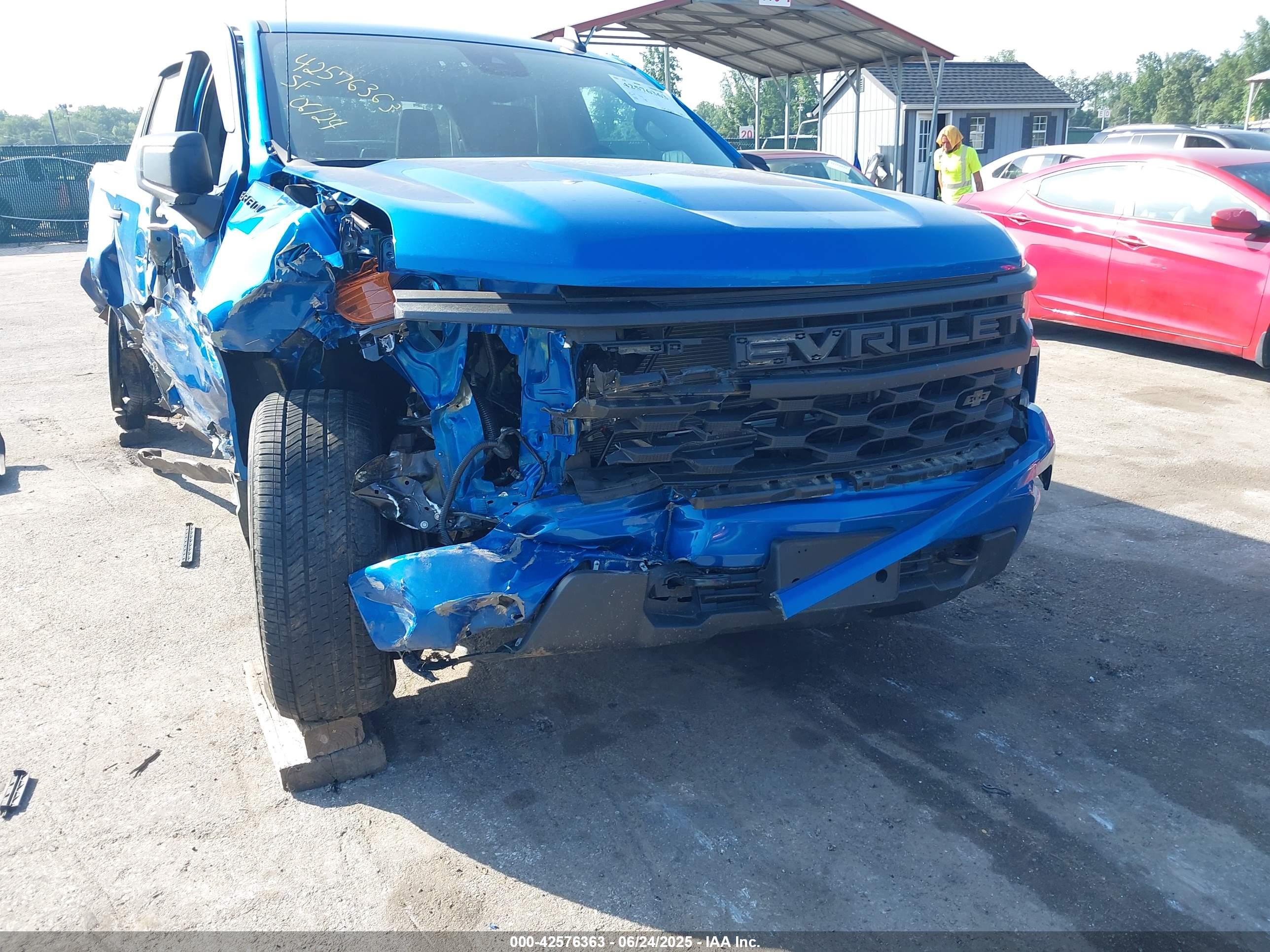 CHEVROLET SILVERADO image 6