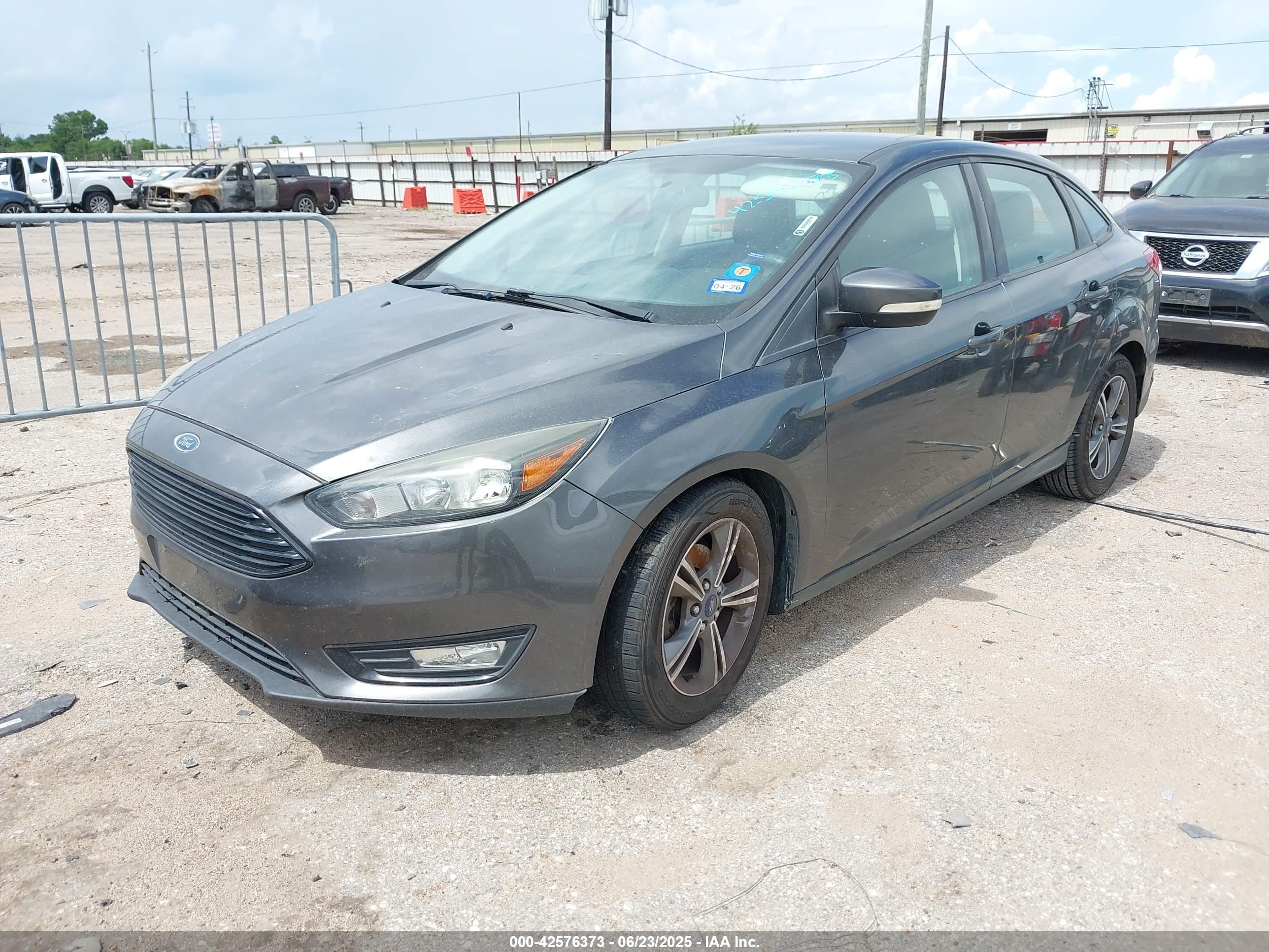 FORD FOCUS image 2