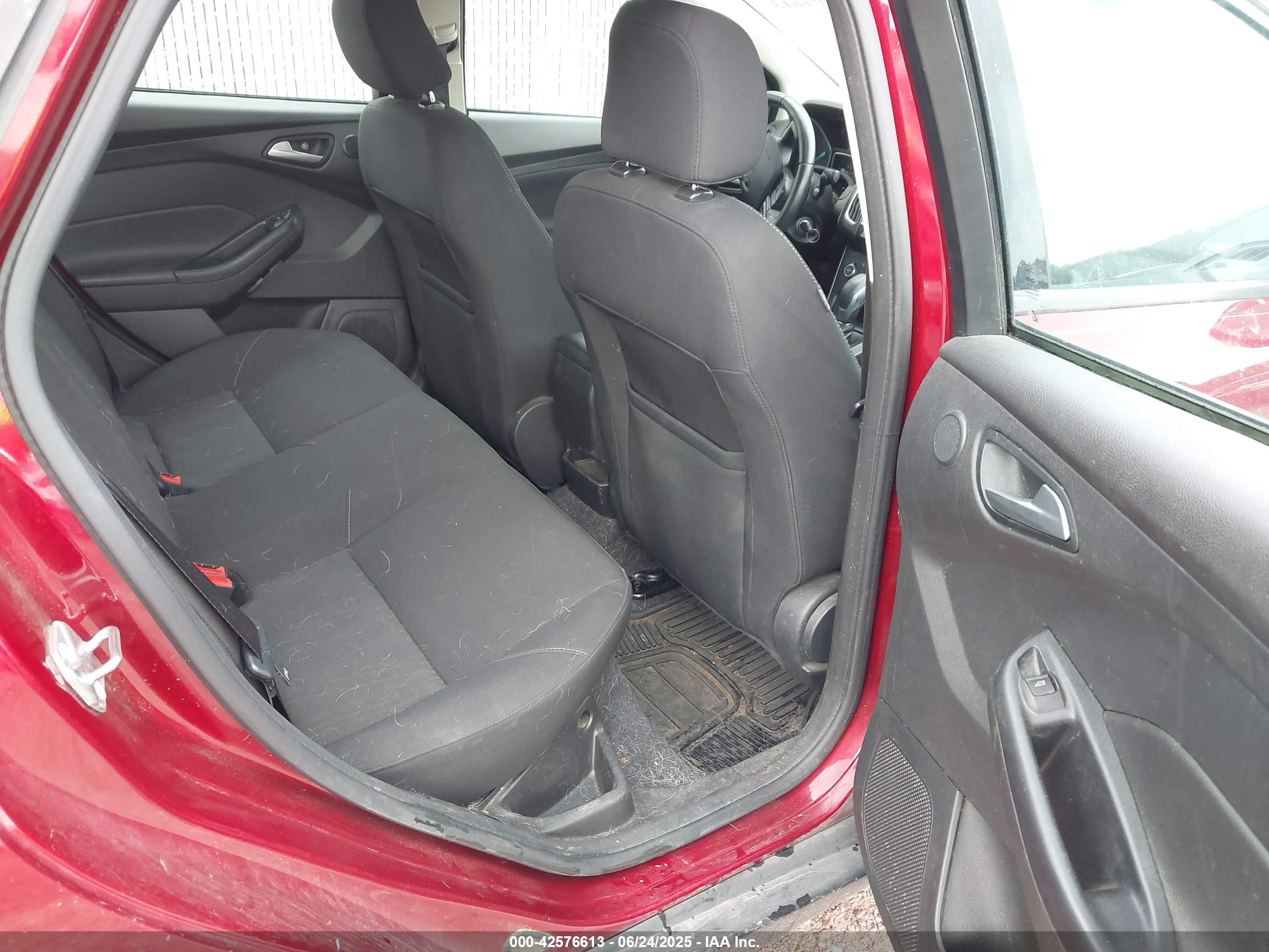 FORD FOCUS image 8