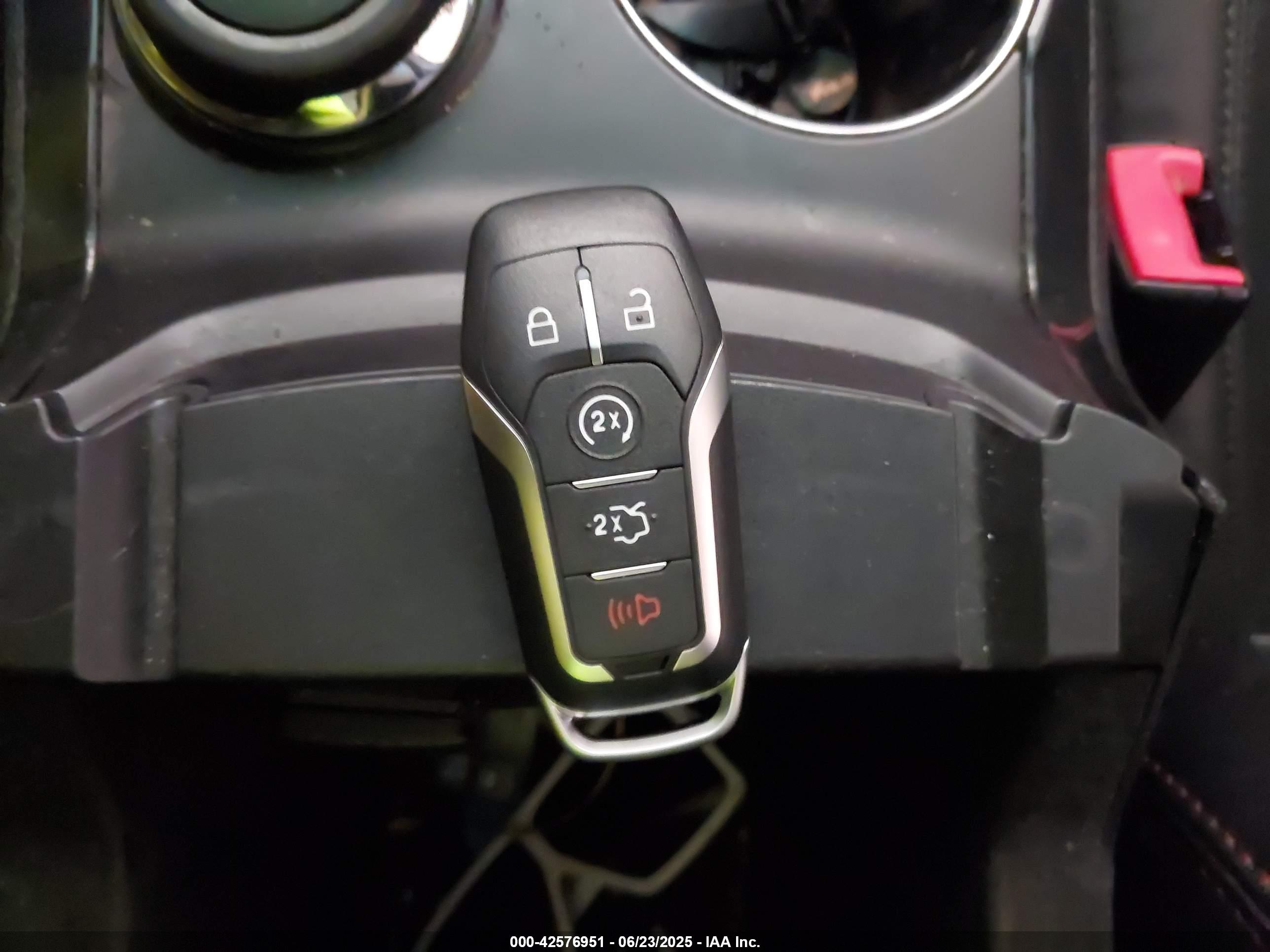 FORD EXPLORER image 11