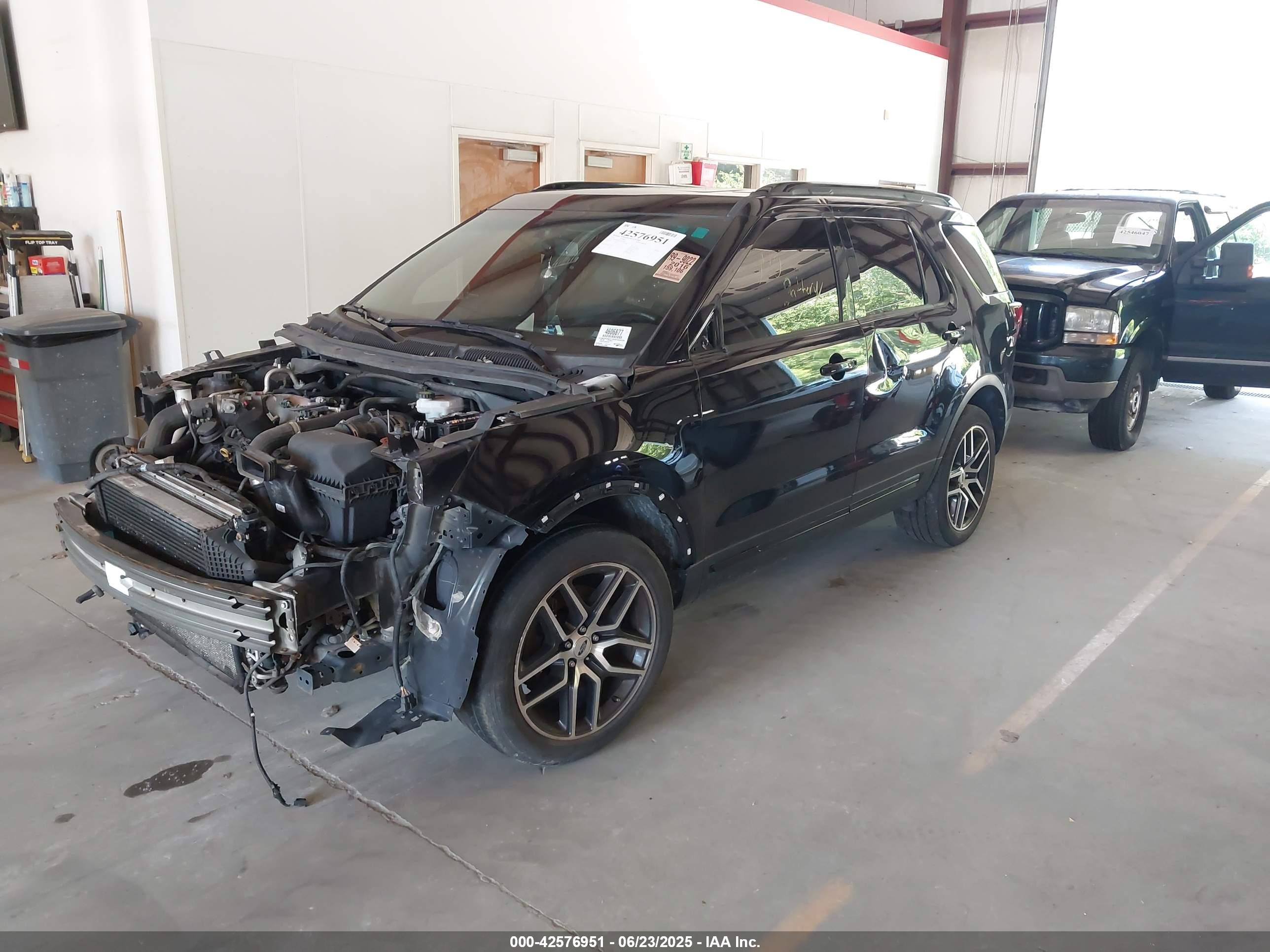 FORD EXPLORER image 2