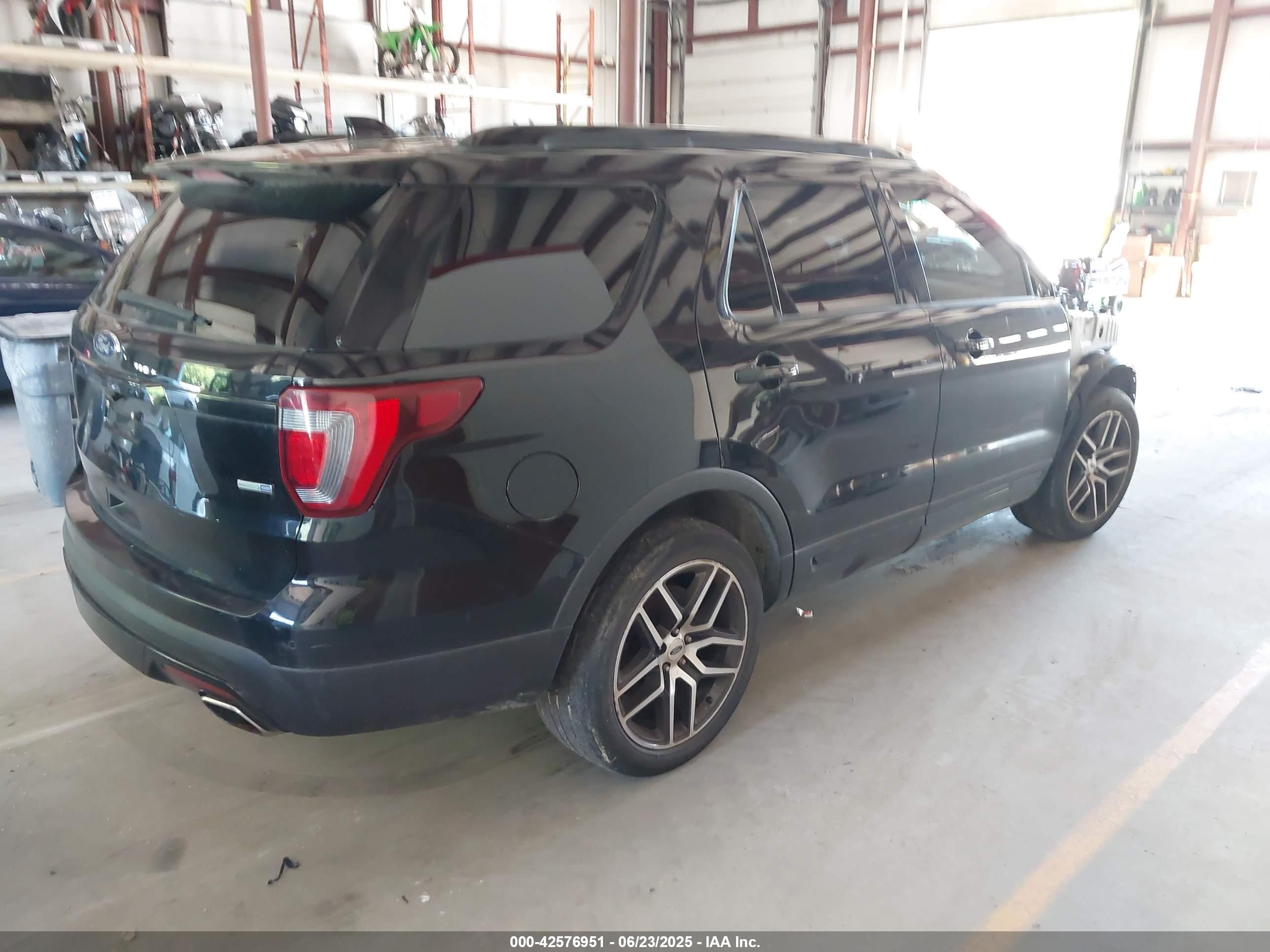 FORD EXPLORER image 4