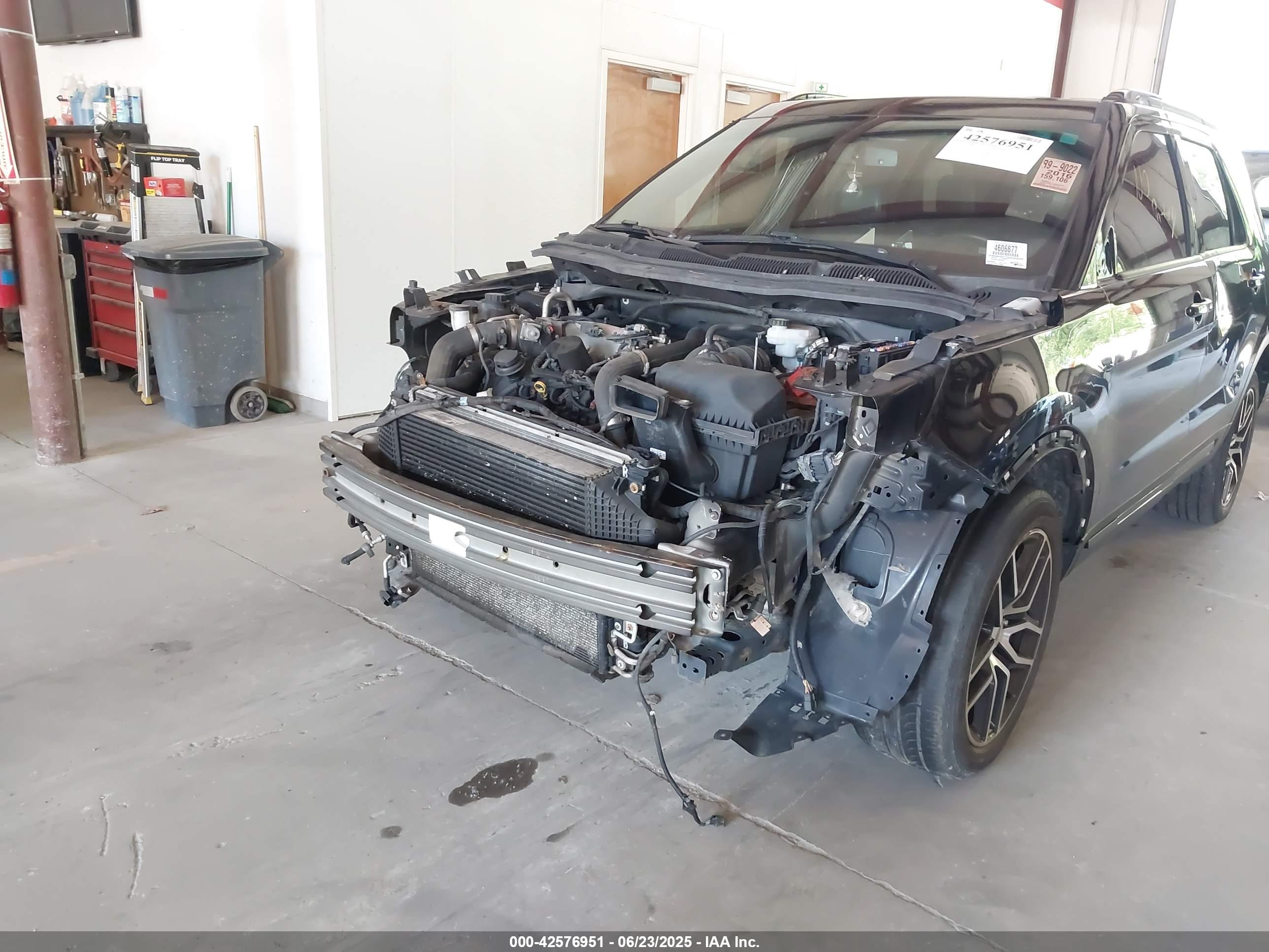 FORD EXPLORER image 6