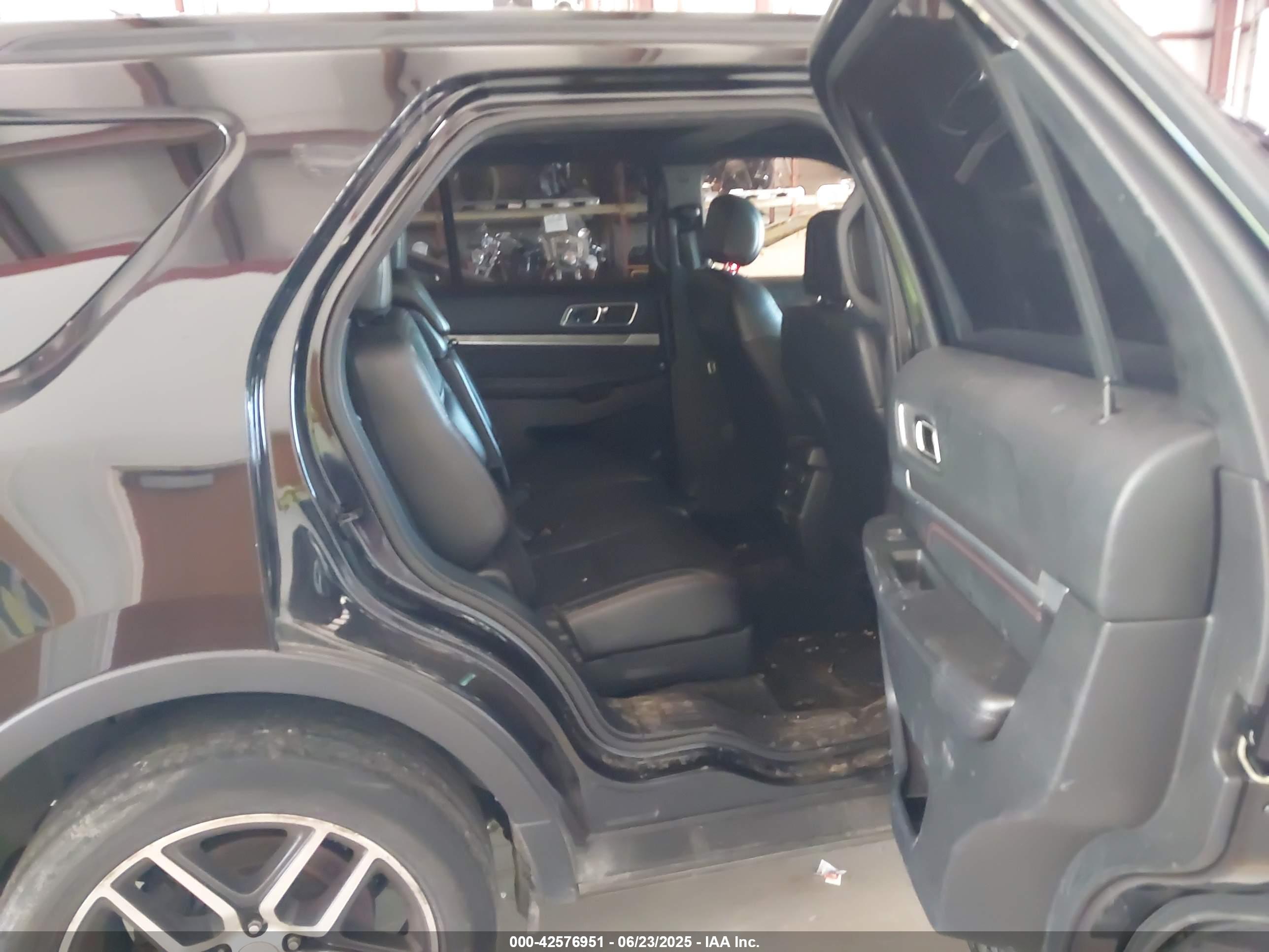FORD EXPLORER image 8