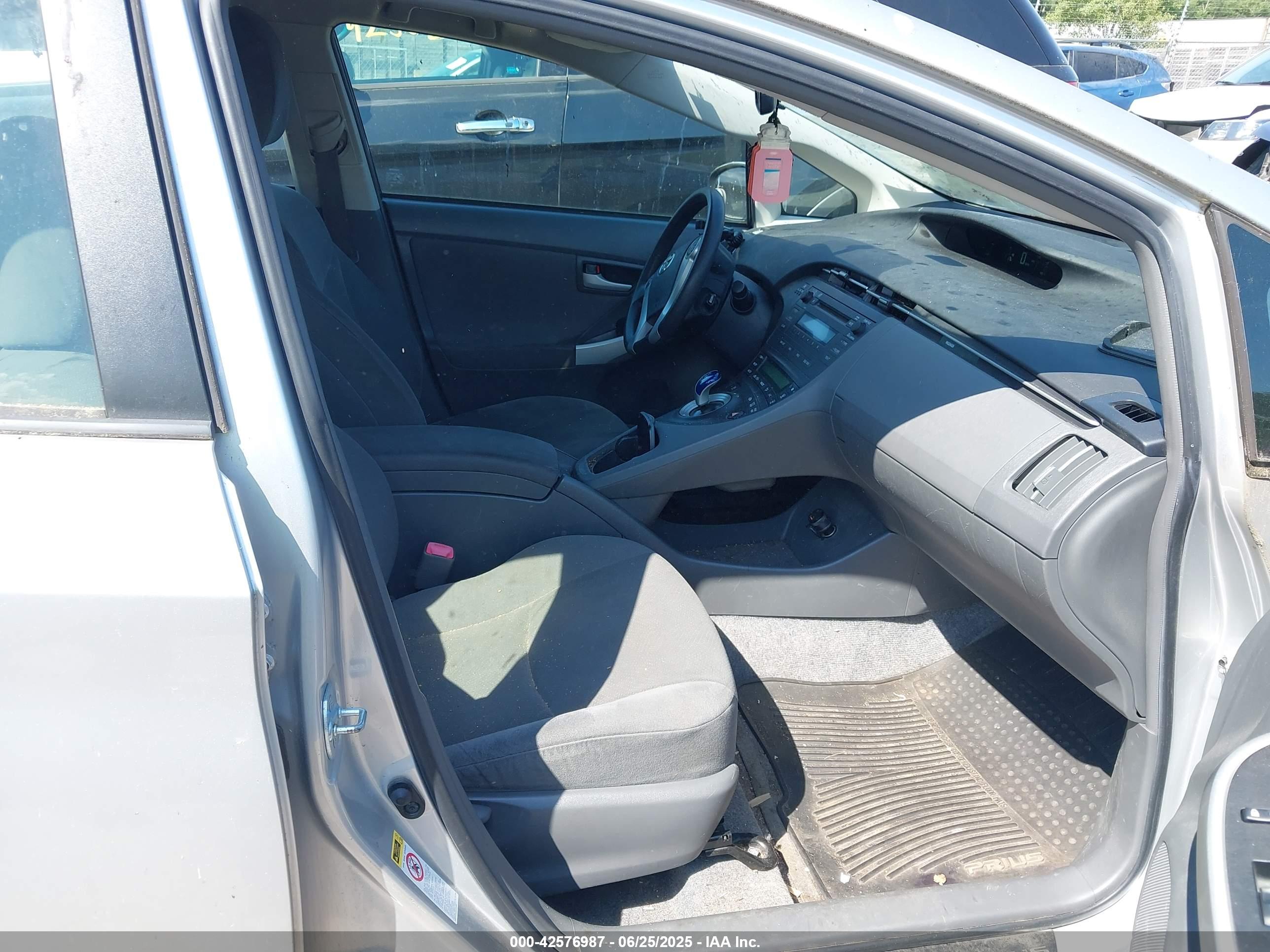 TOYOTA PRIUS image 5