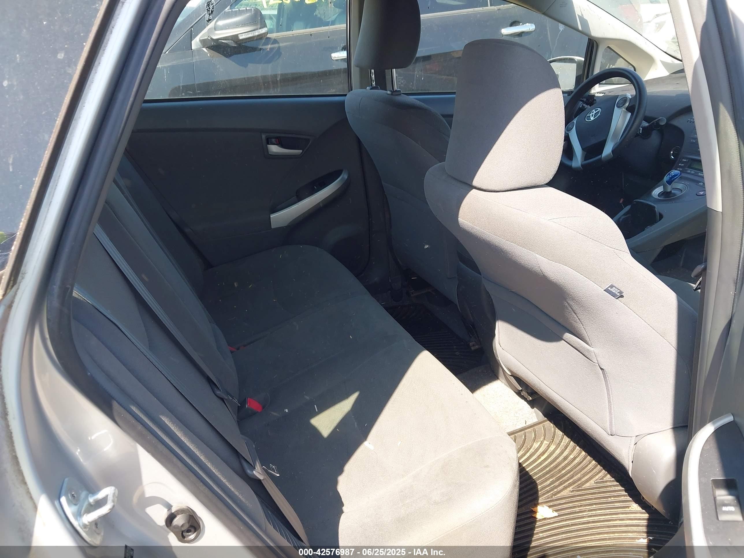 TOYOTA PRIUS image 8