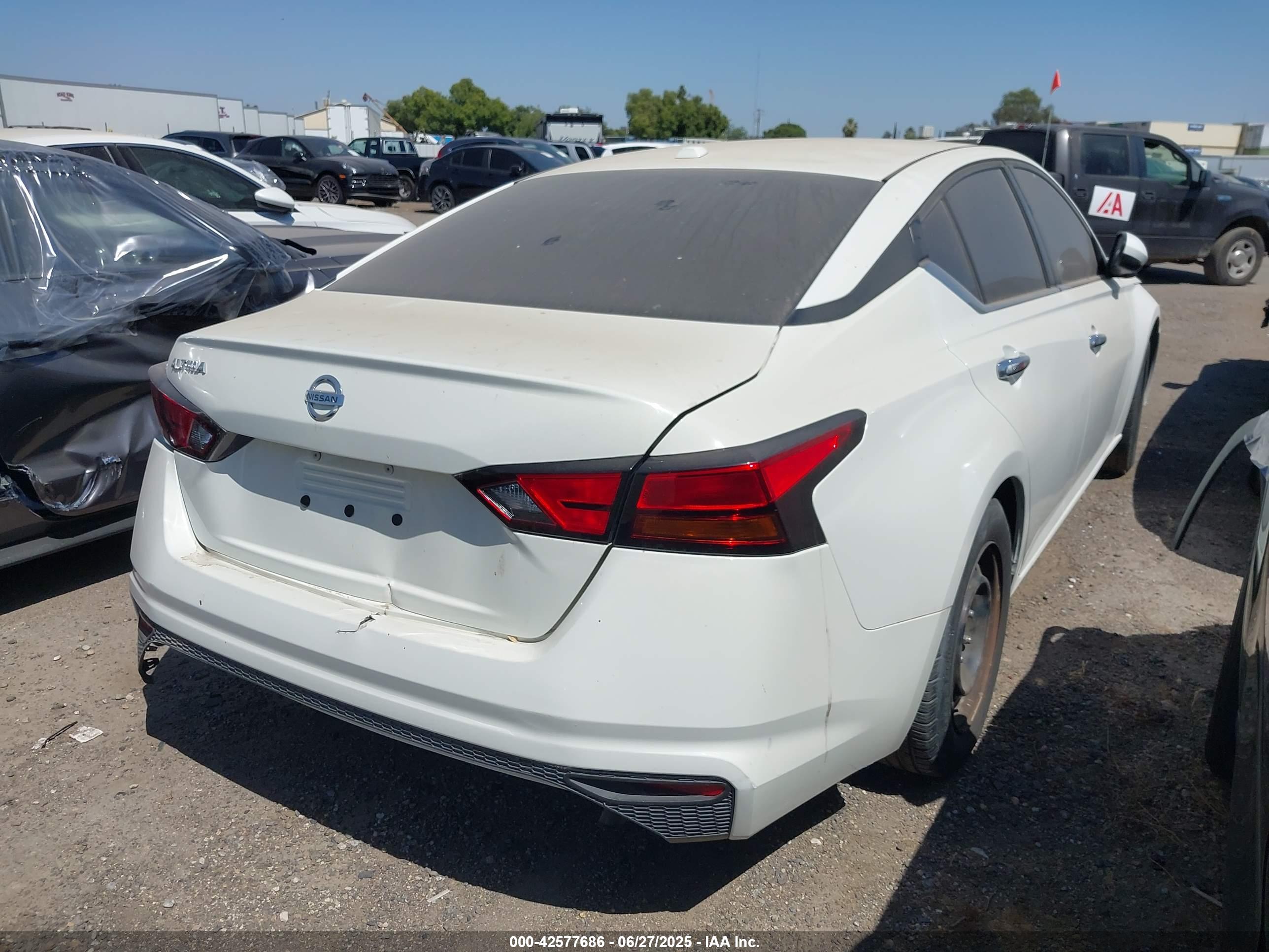 NISSAN ALTIMA image 4