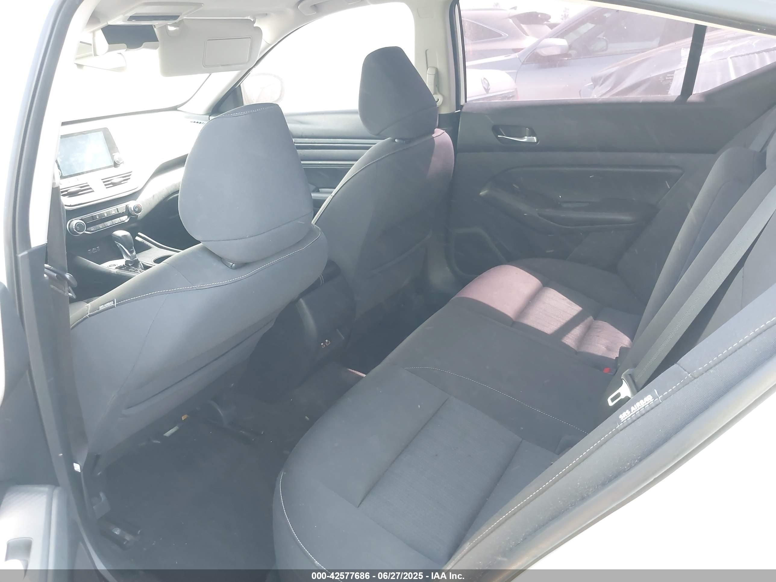 NISSAN ALTIMA image 8