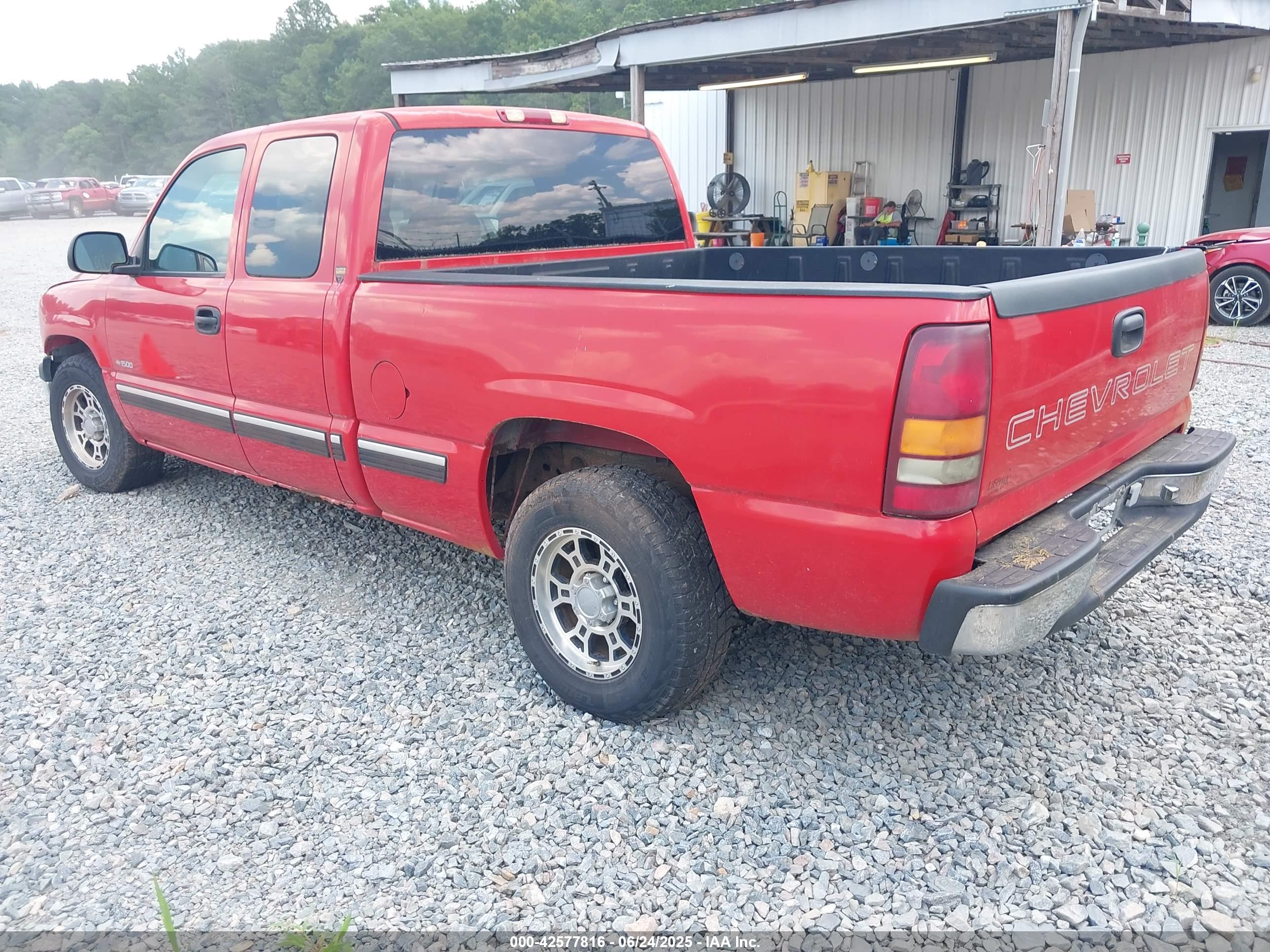CHEVROLET SILVERADO image 3
